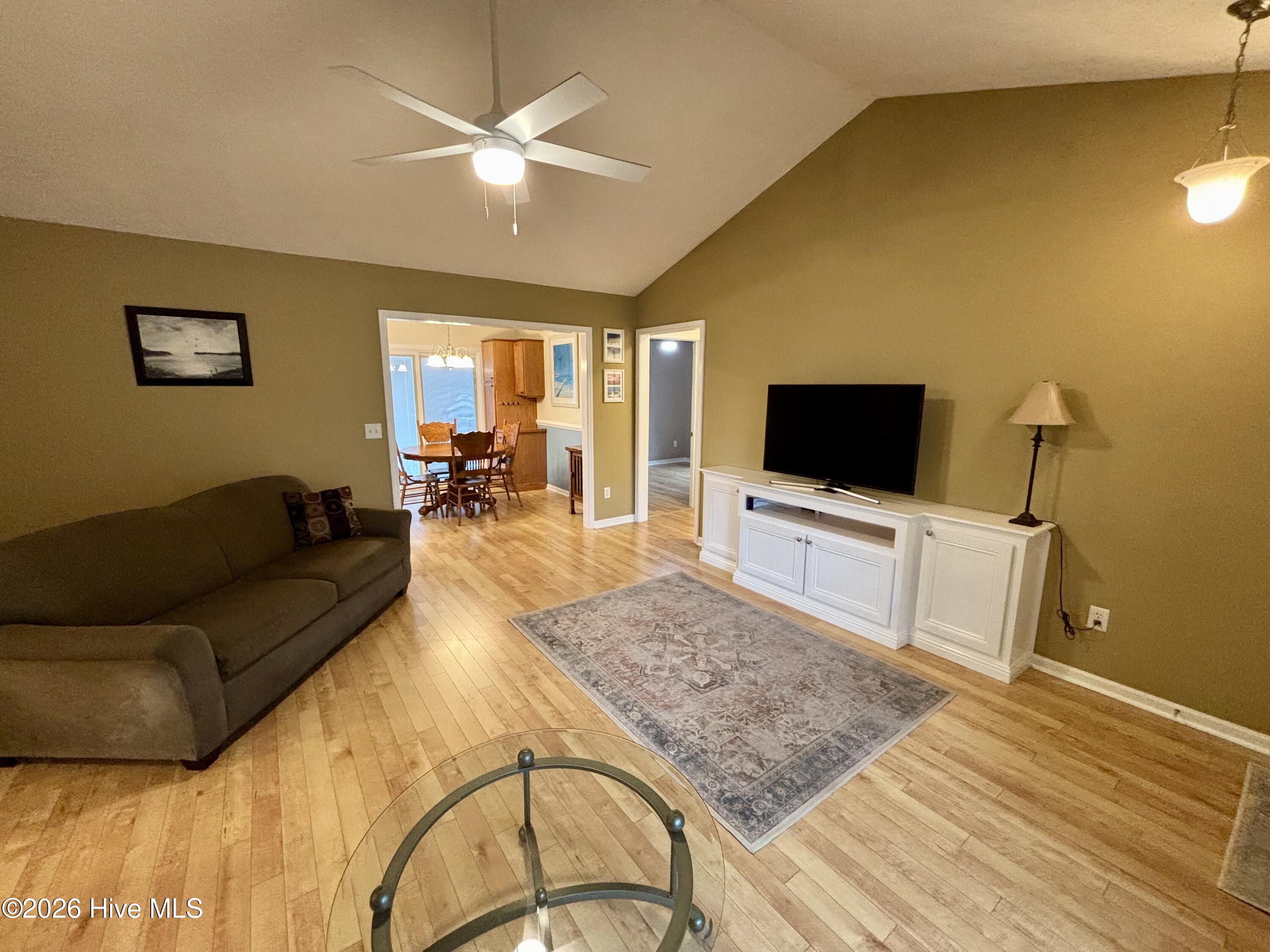 100561288 | Photo 12