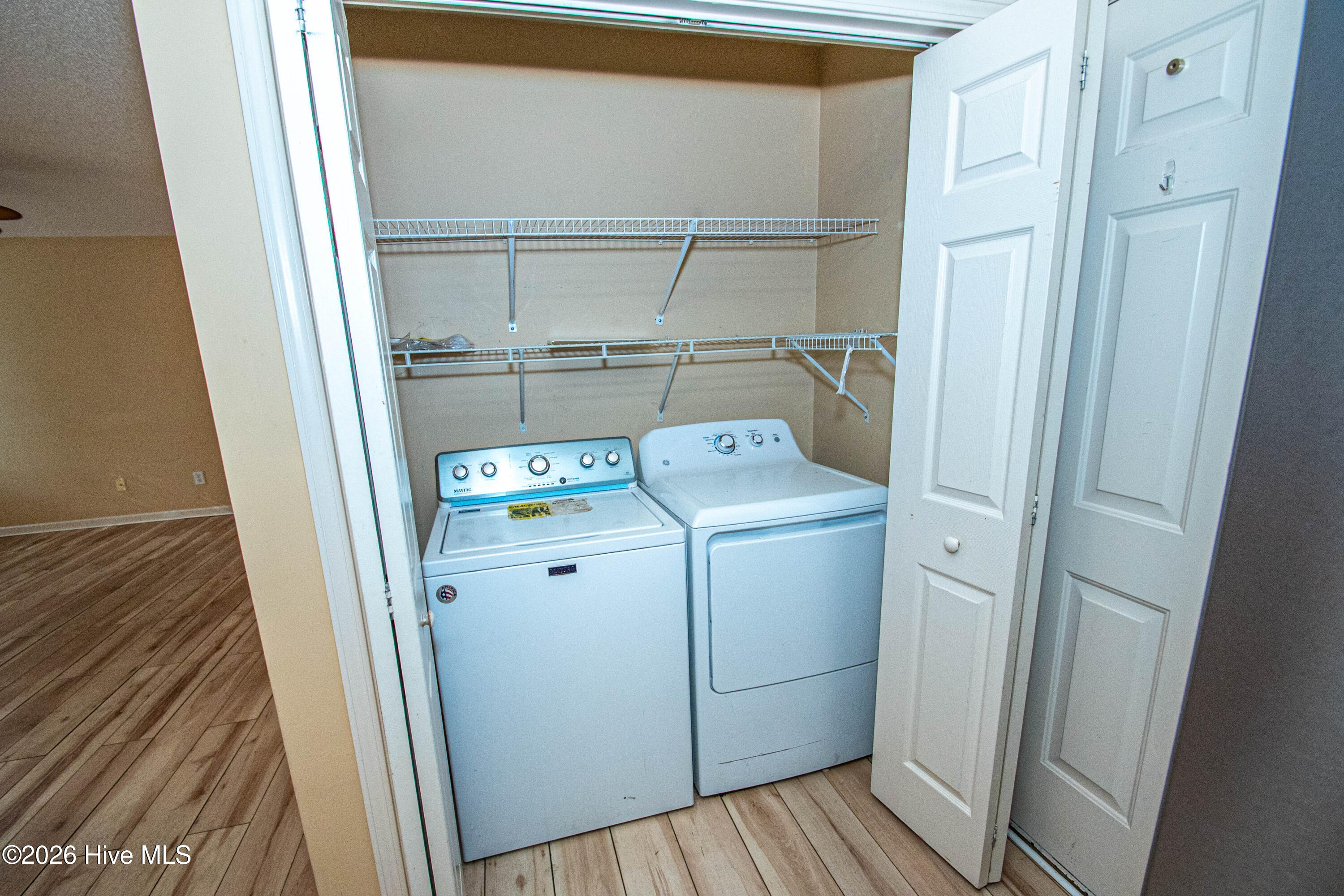 100567931 | Photo 40