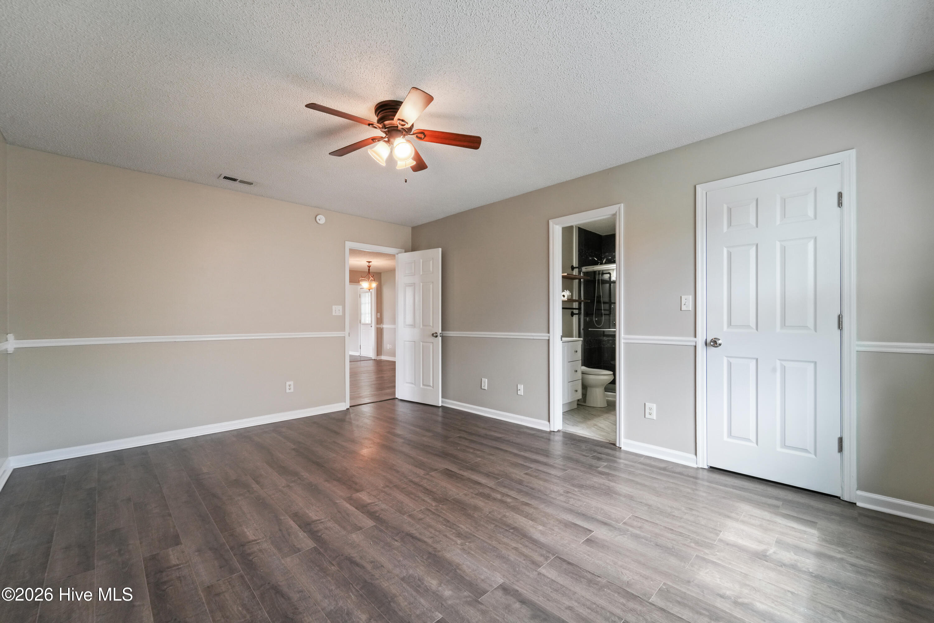 100561681 | Photo 19