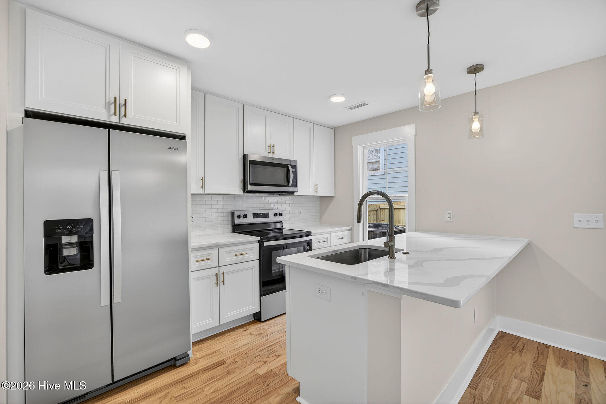 100542142 | Photo 15