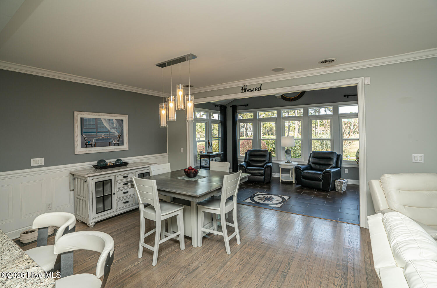 100561911 | Photo 25