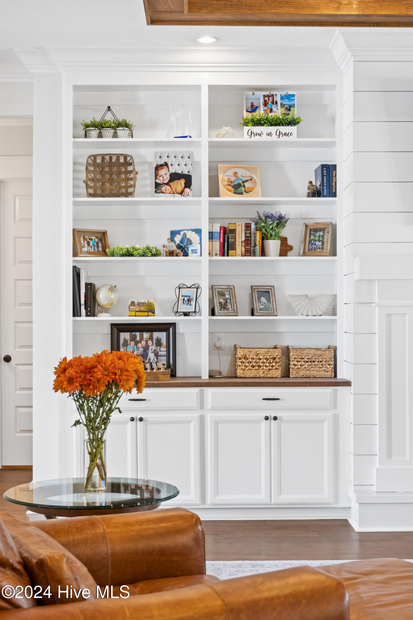 100548763 | Photo 38