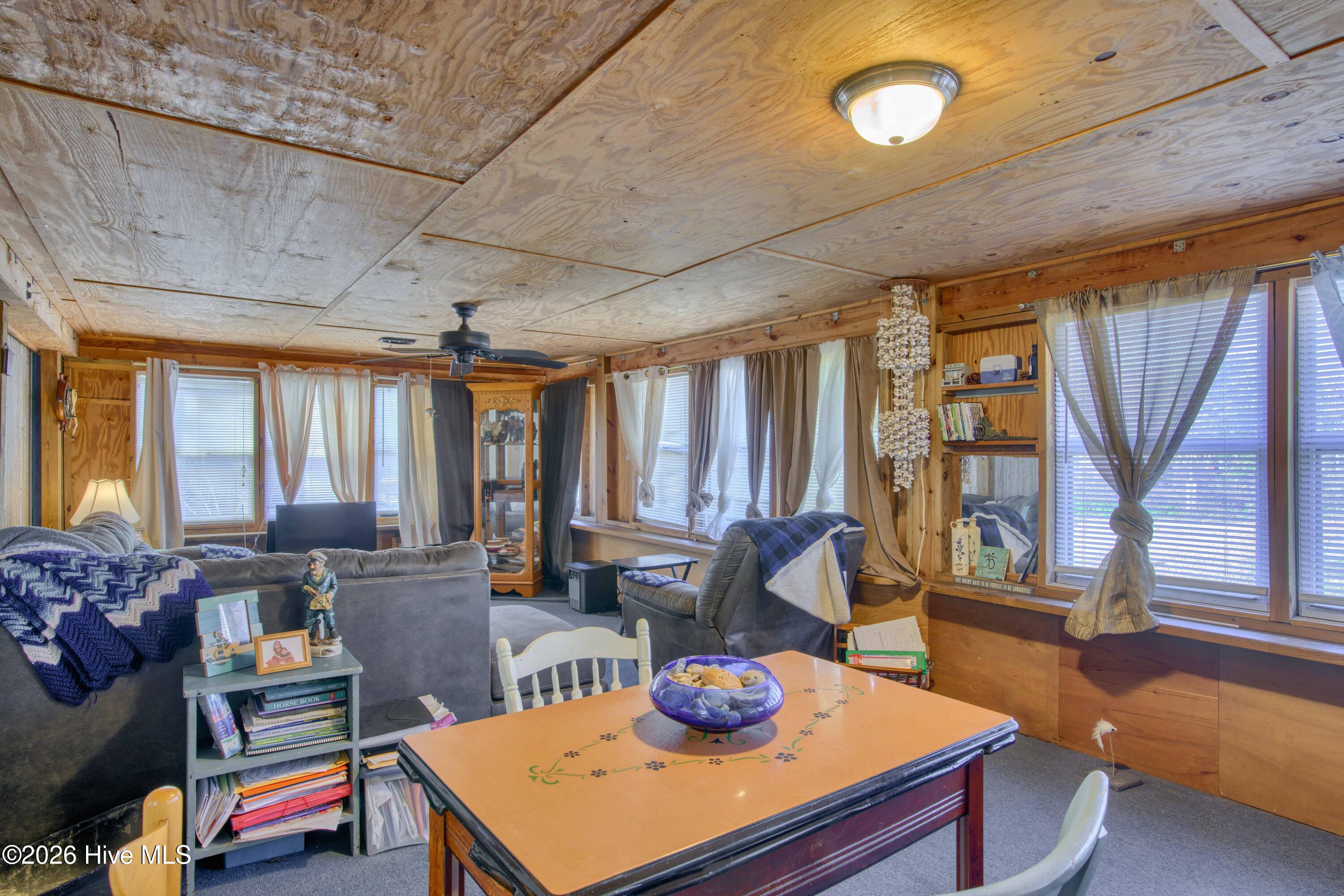 100551309 | Photo 14