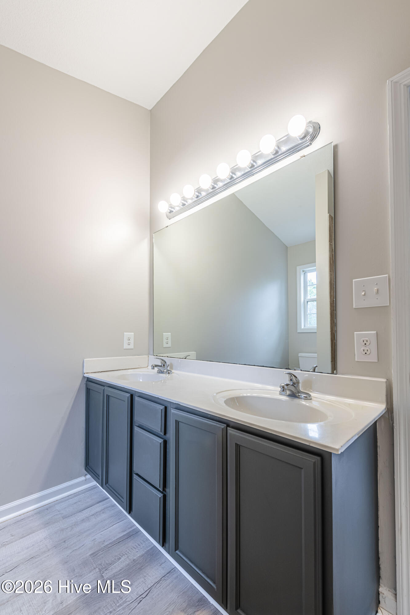 100557262 | Photo 26