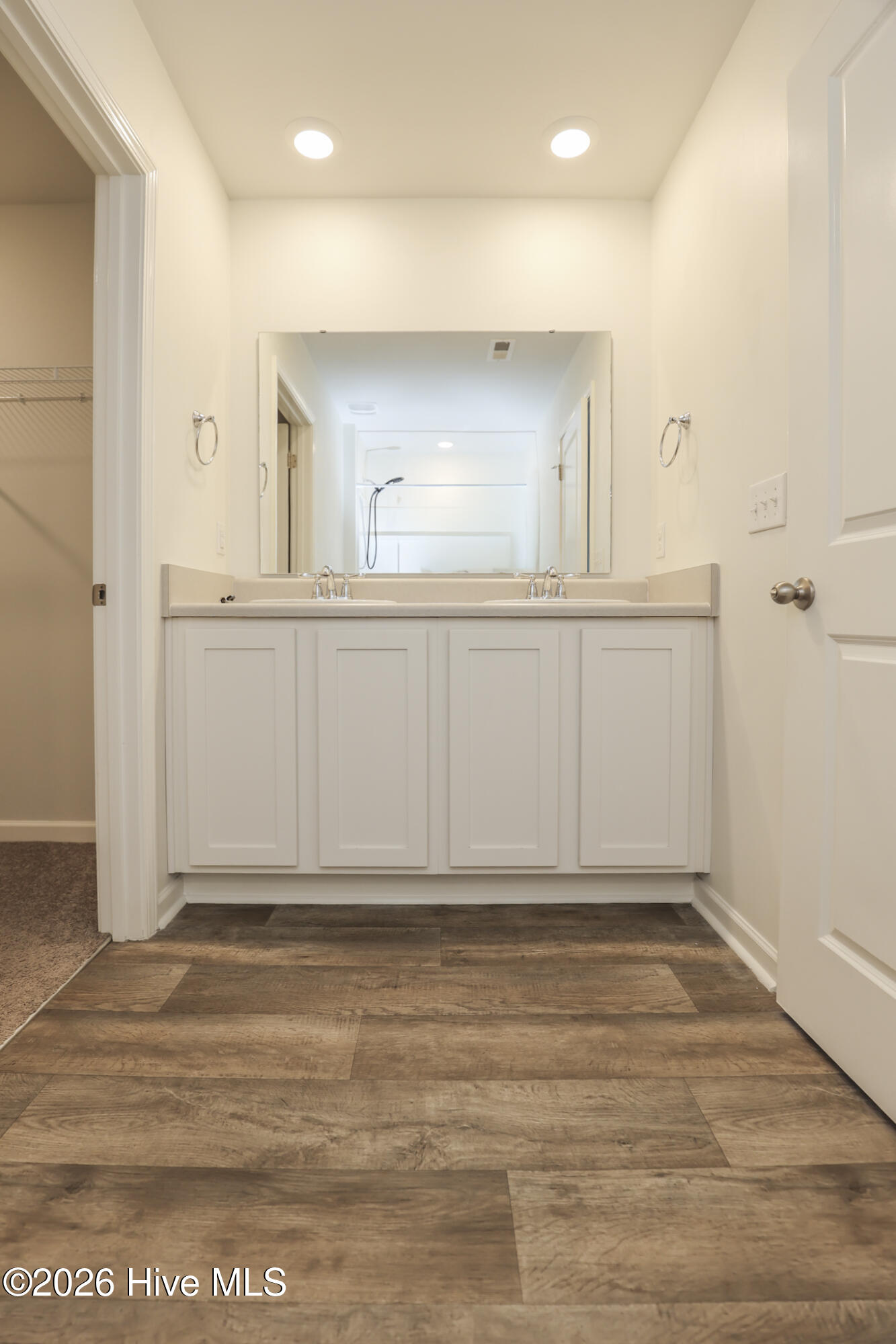 100548546 | Photo 12