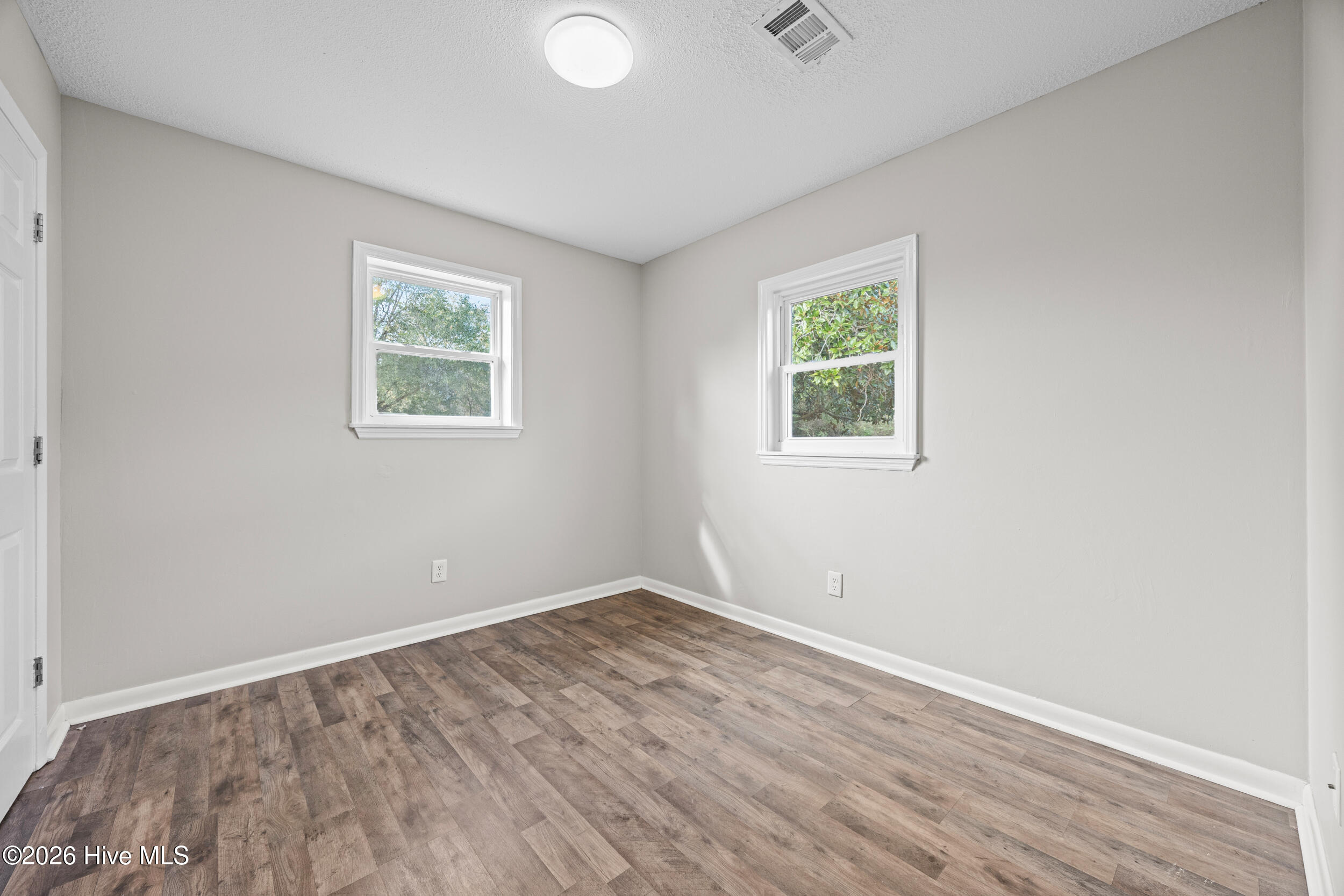 100540773 | Photo 27