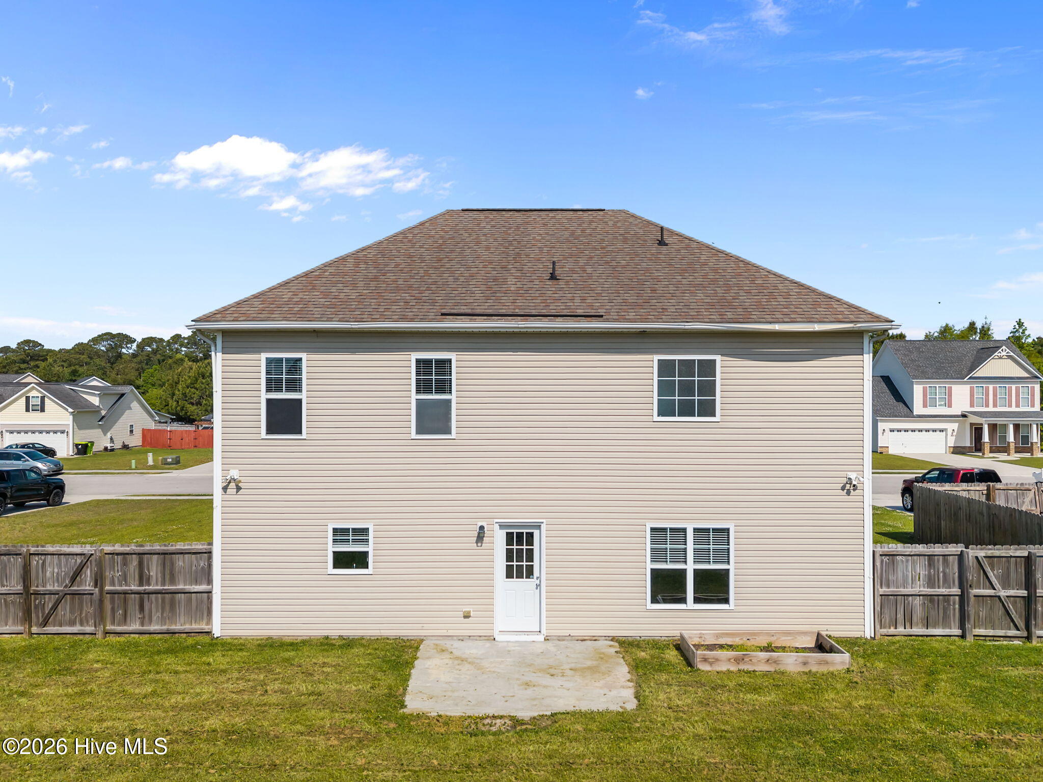 100568033 | Photo 36