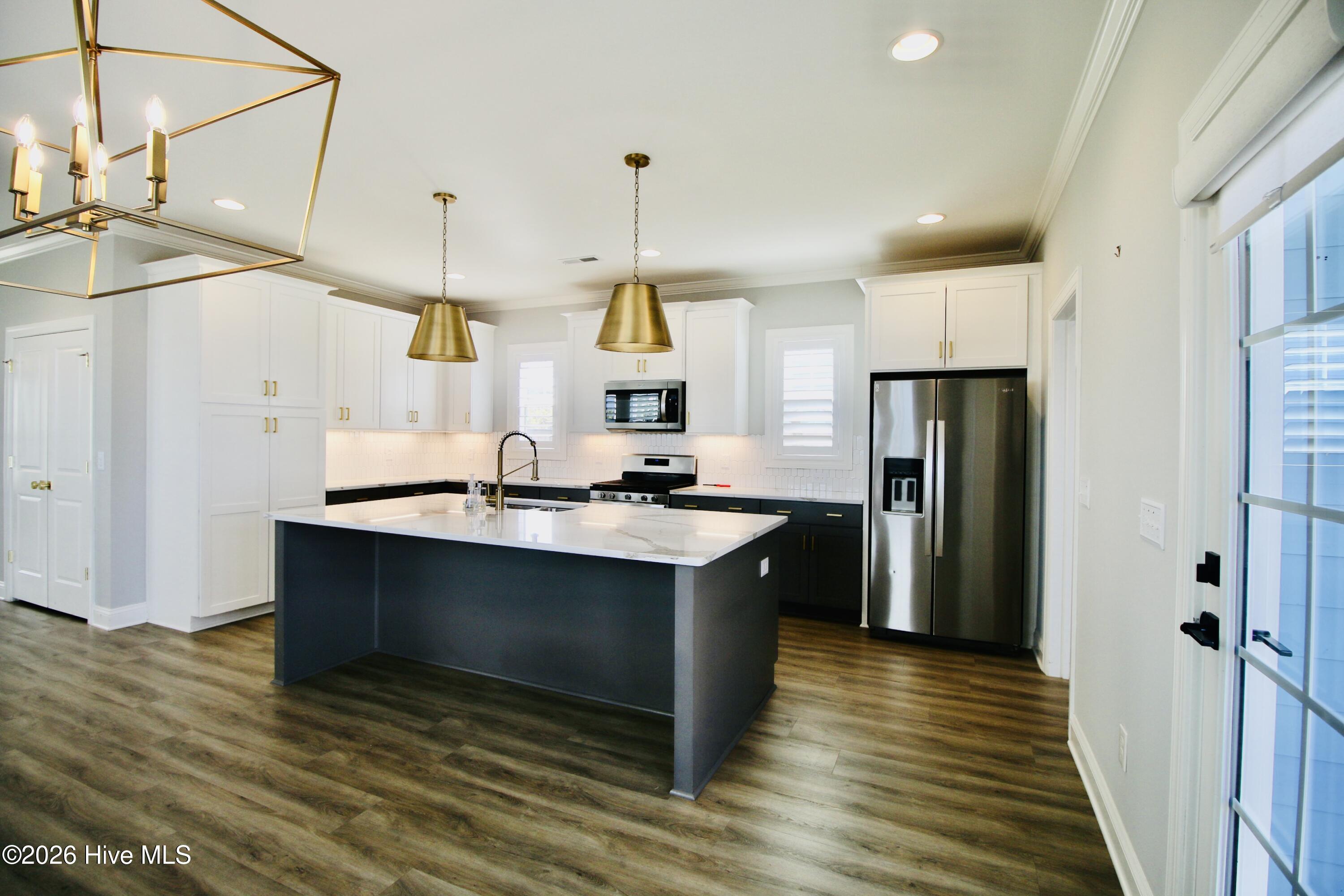 100565697 | Photo 13