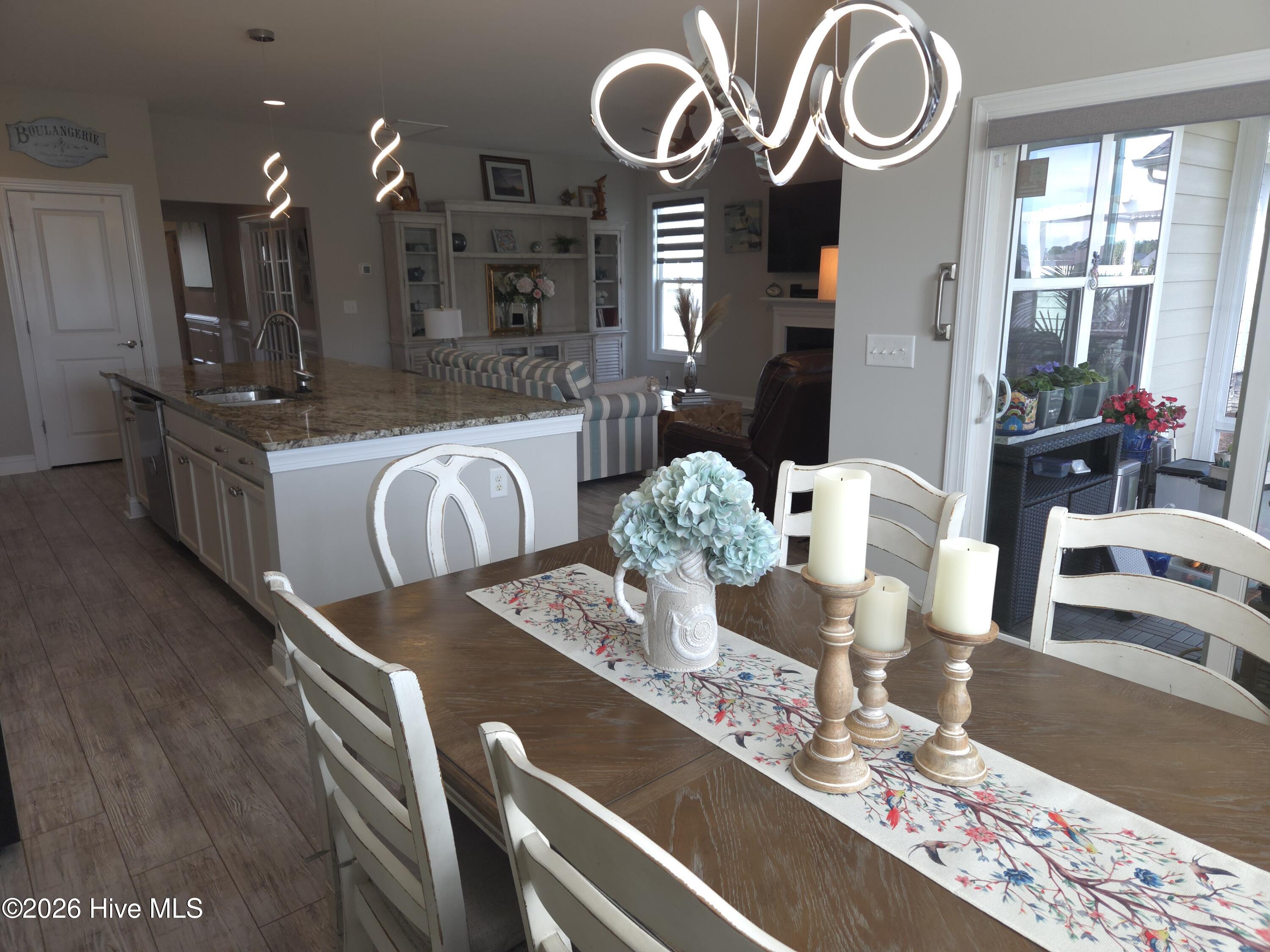 100566407 | Photo 15