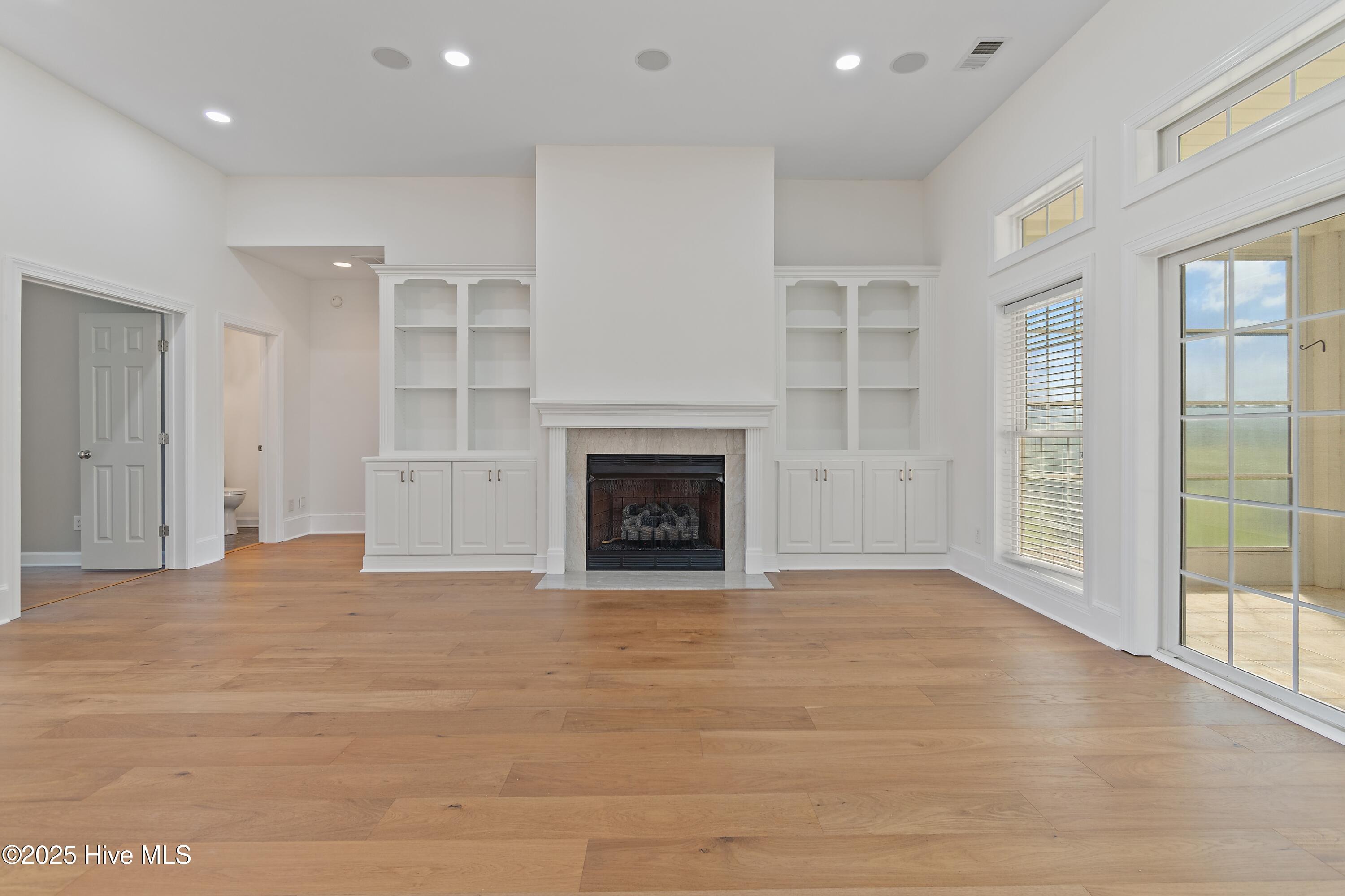 100537823 | Photo 24