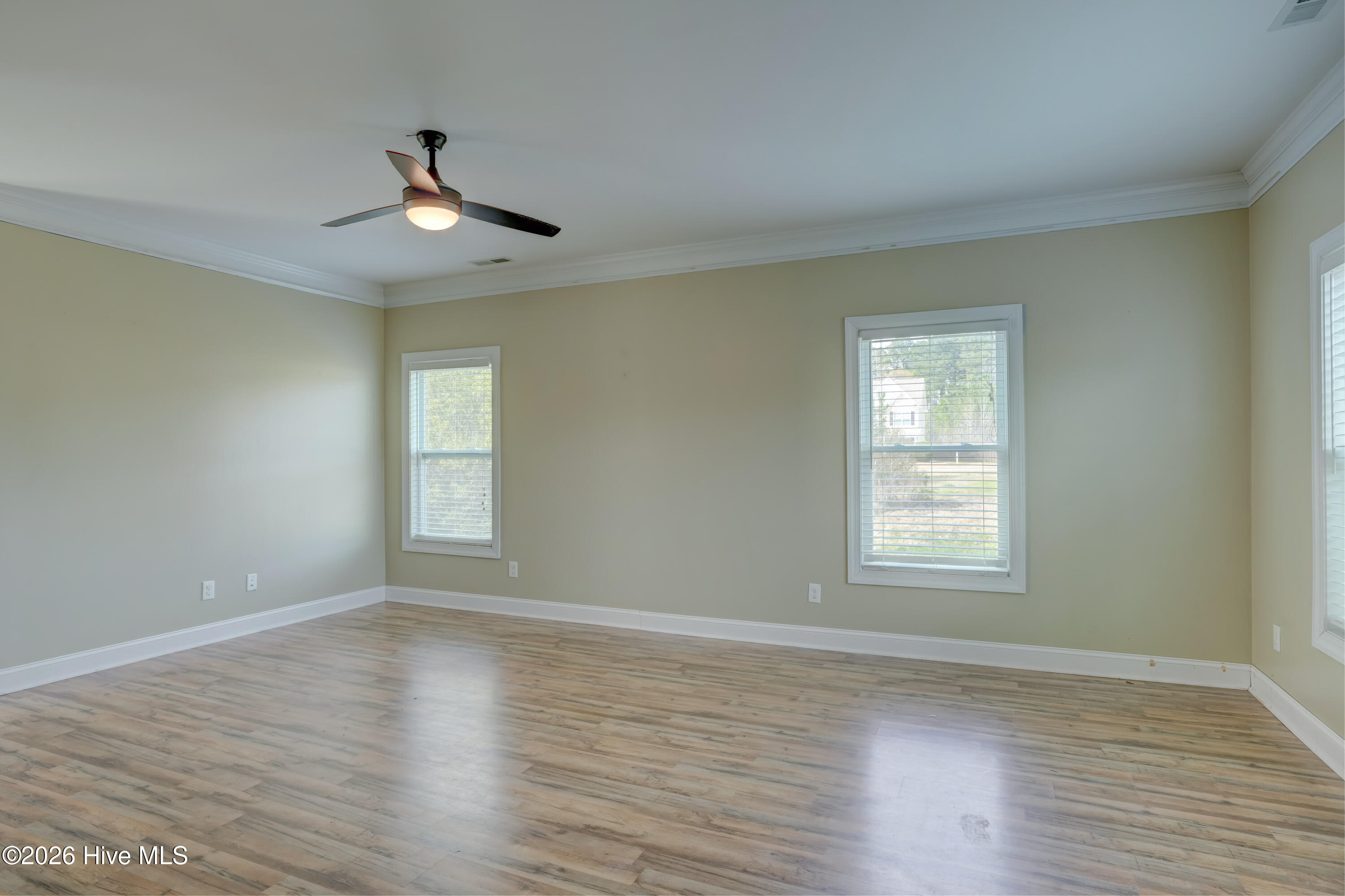 100561600 | Photo 19