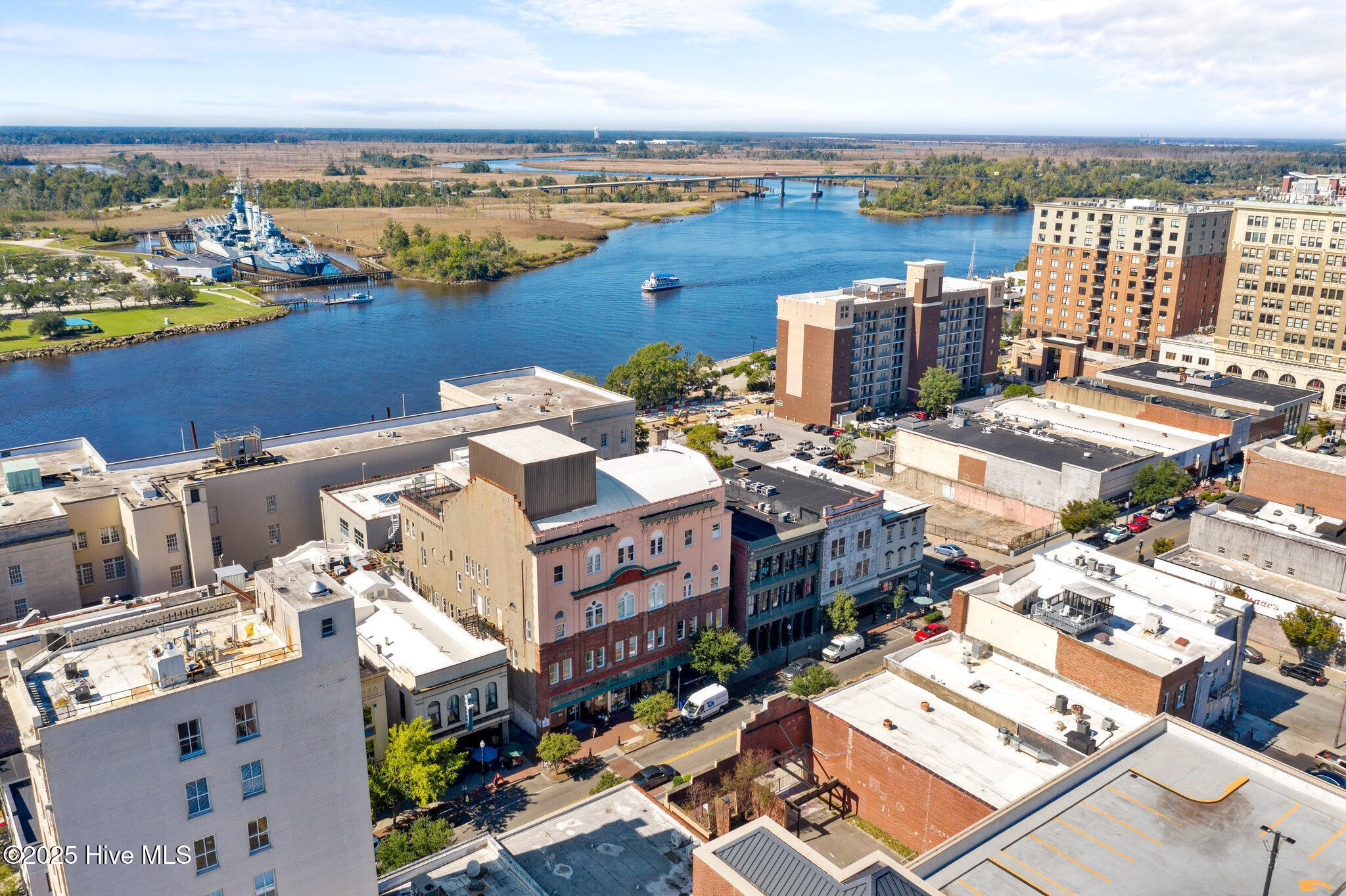 100544405 | Photo 21