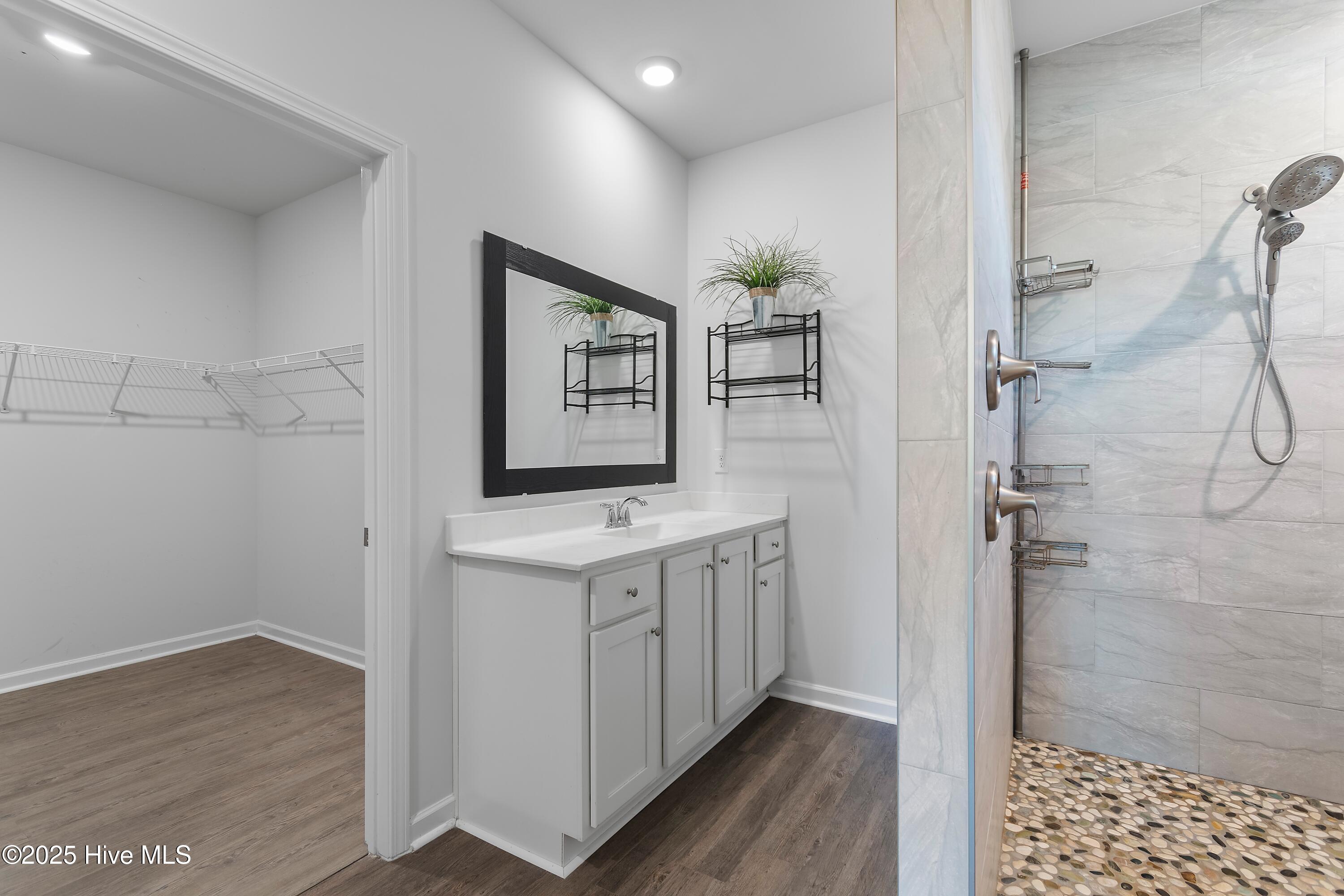 100537510 | Photo 36