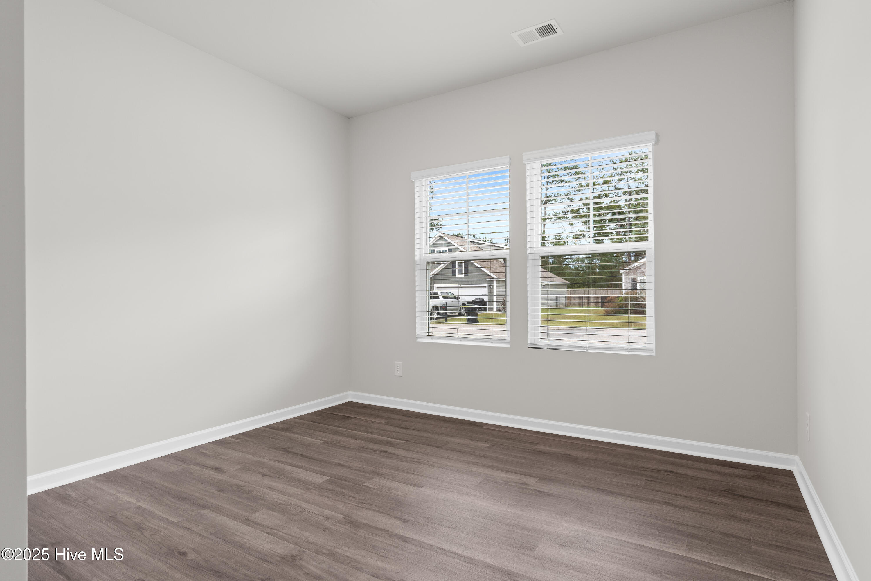 100546082 | Photo 16