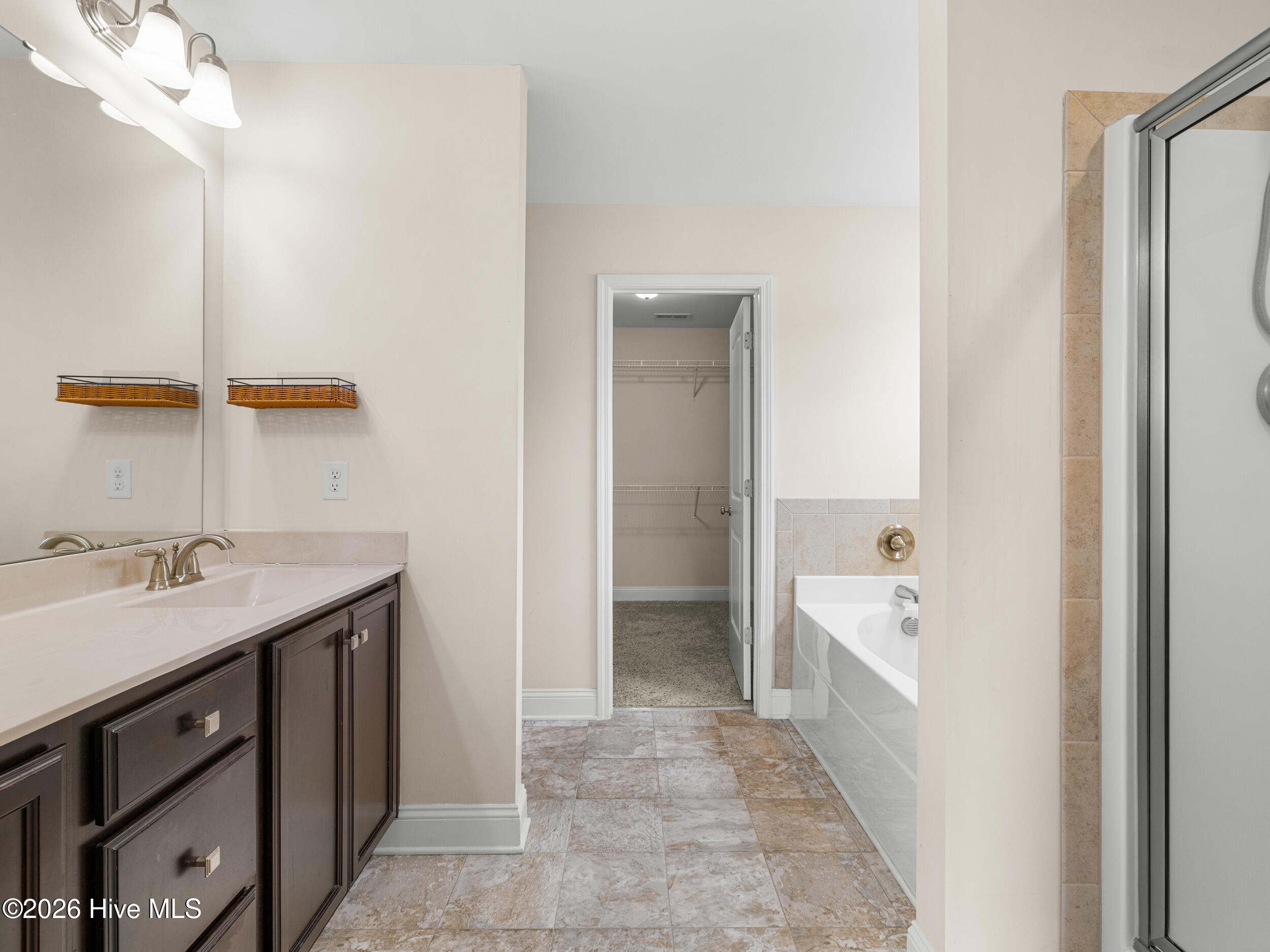 100548772 | Photo 38