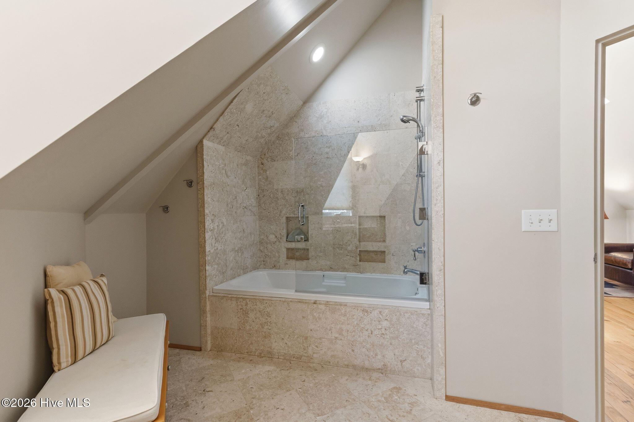 100555834 | Photo 62