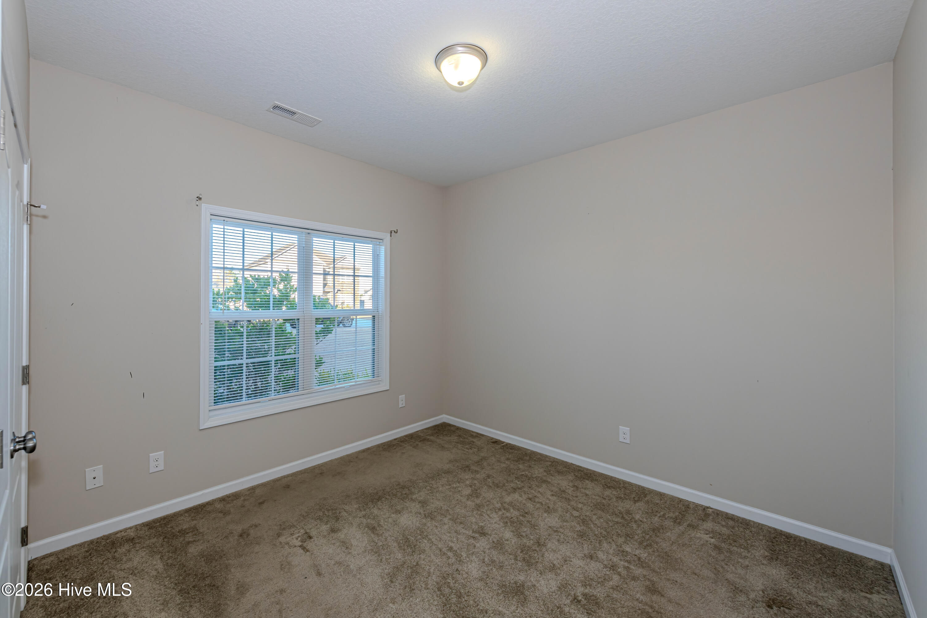 100549847 | Photo 25