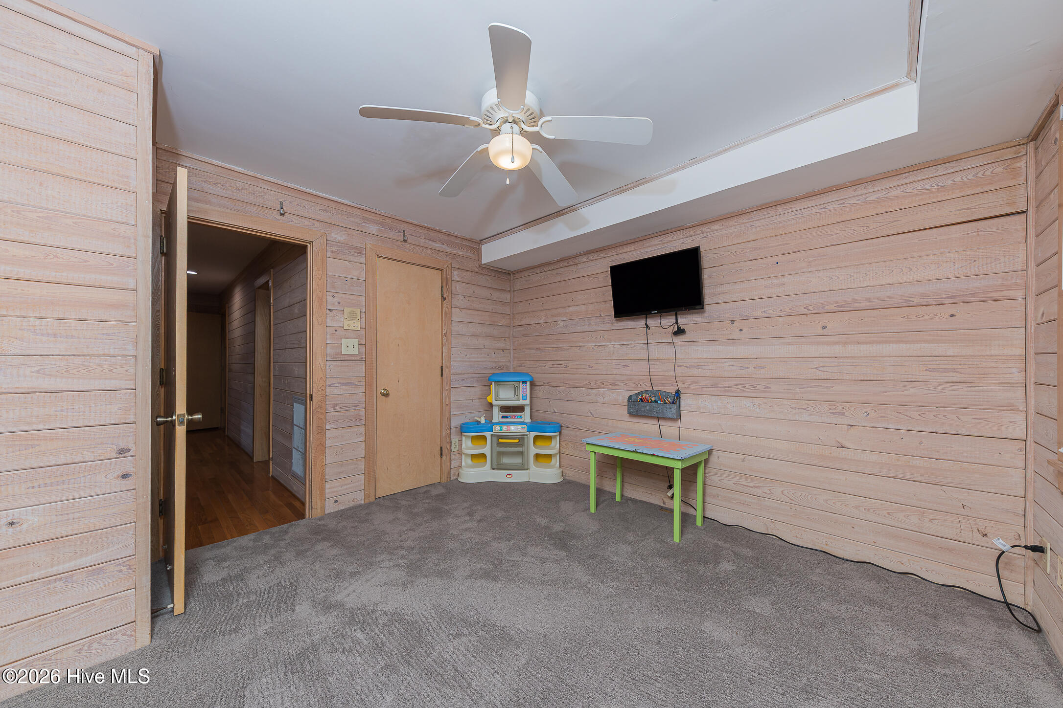 100560422 | Photo 30