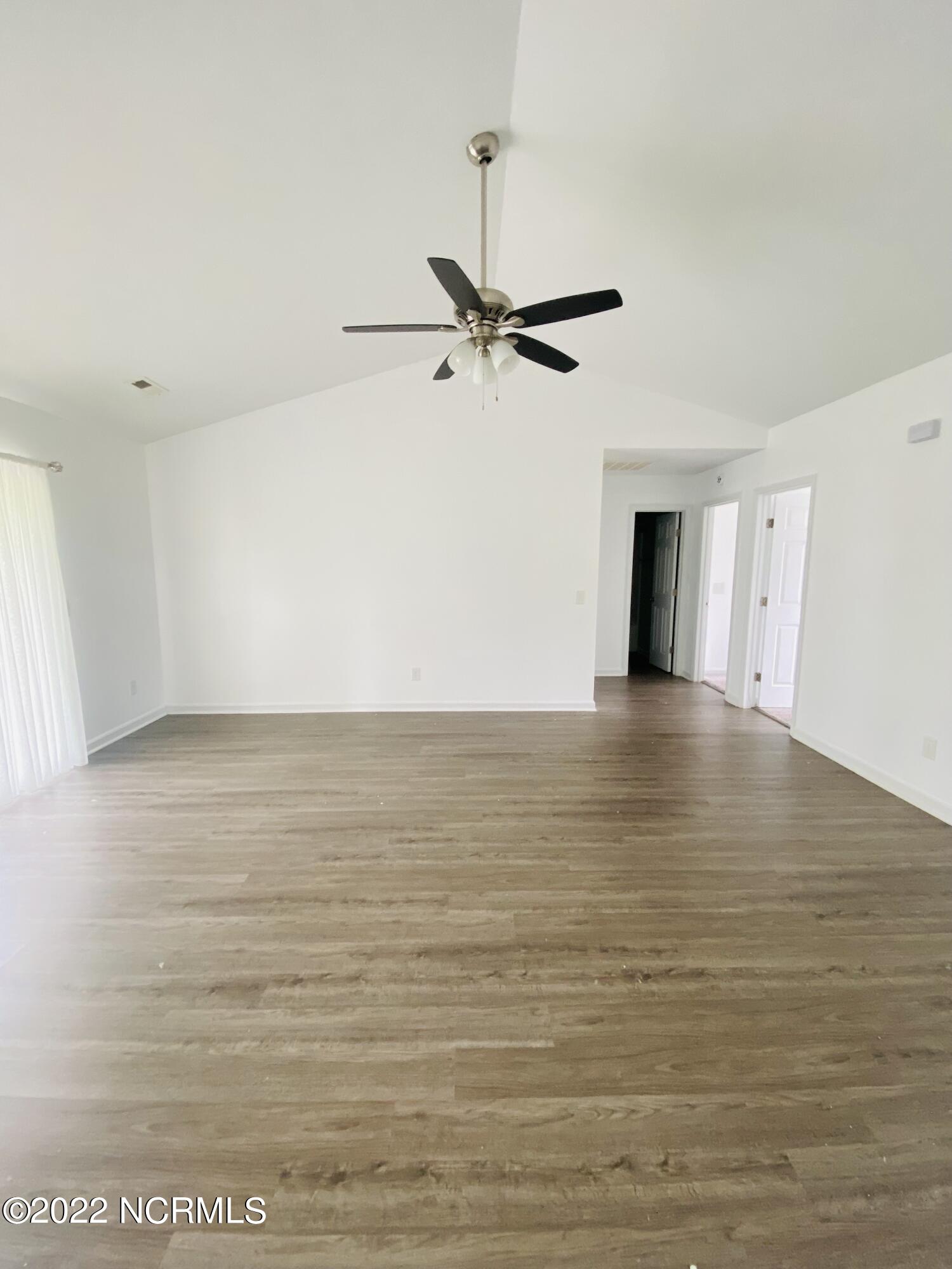 100566873 | Photo 12