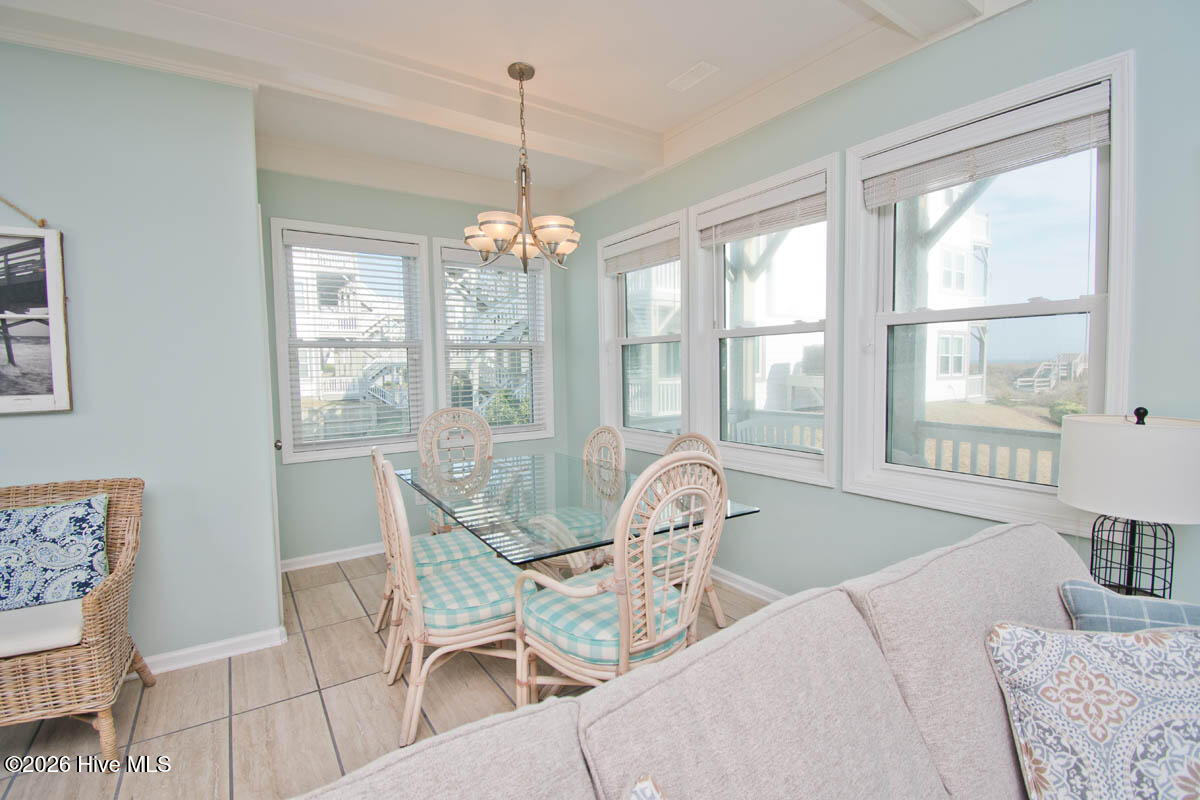 100560263 | Photo 15