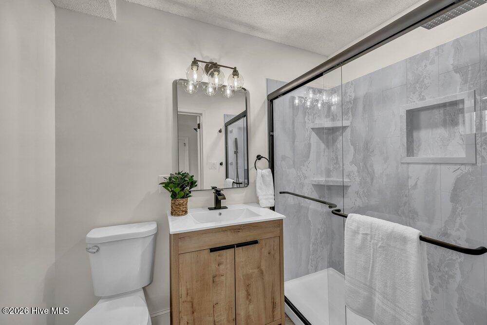 100549662 | Photo 17