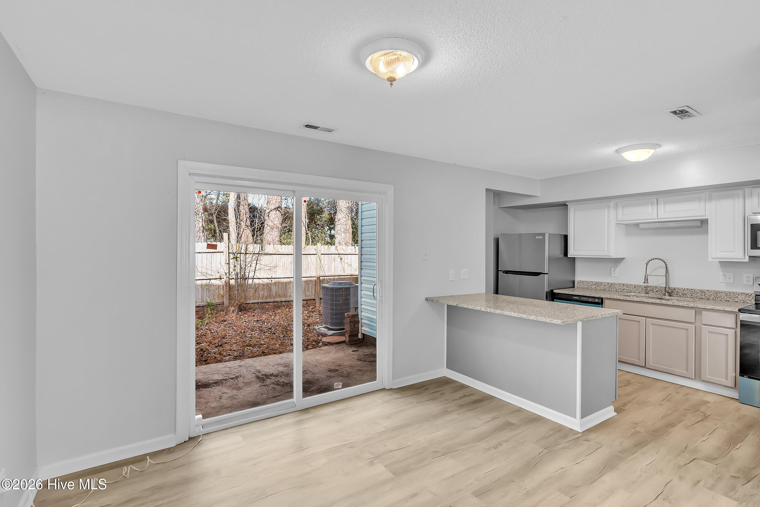 100549953 | Photo 10