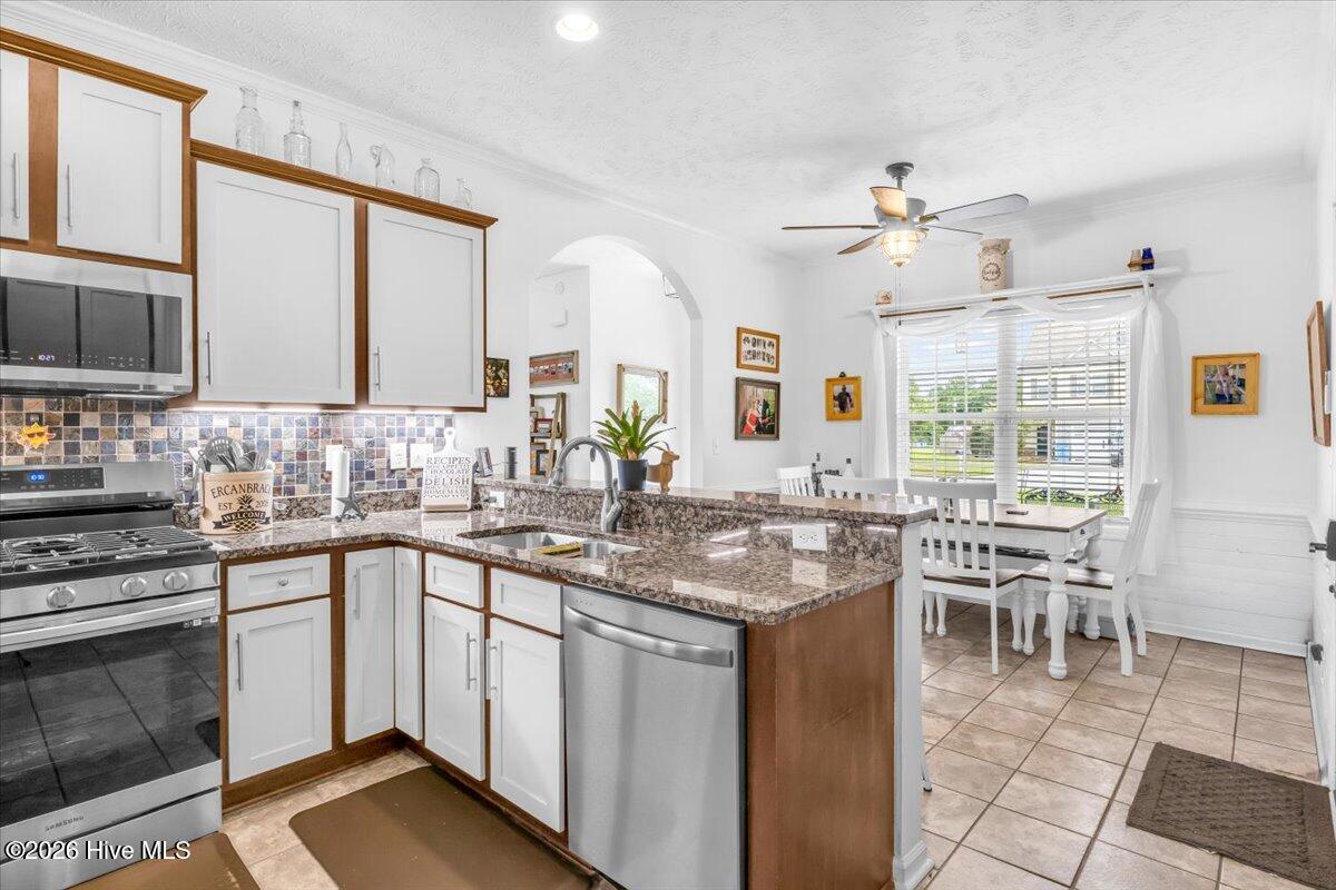 100570228 | Photo 13