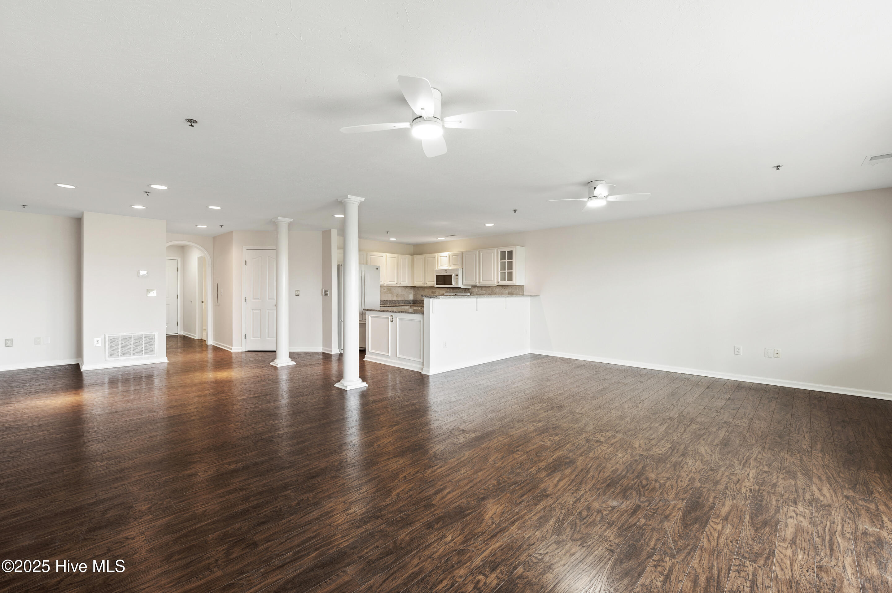 100558054 | Photo 17