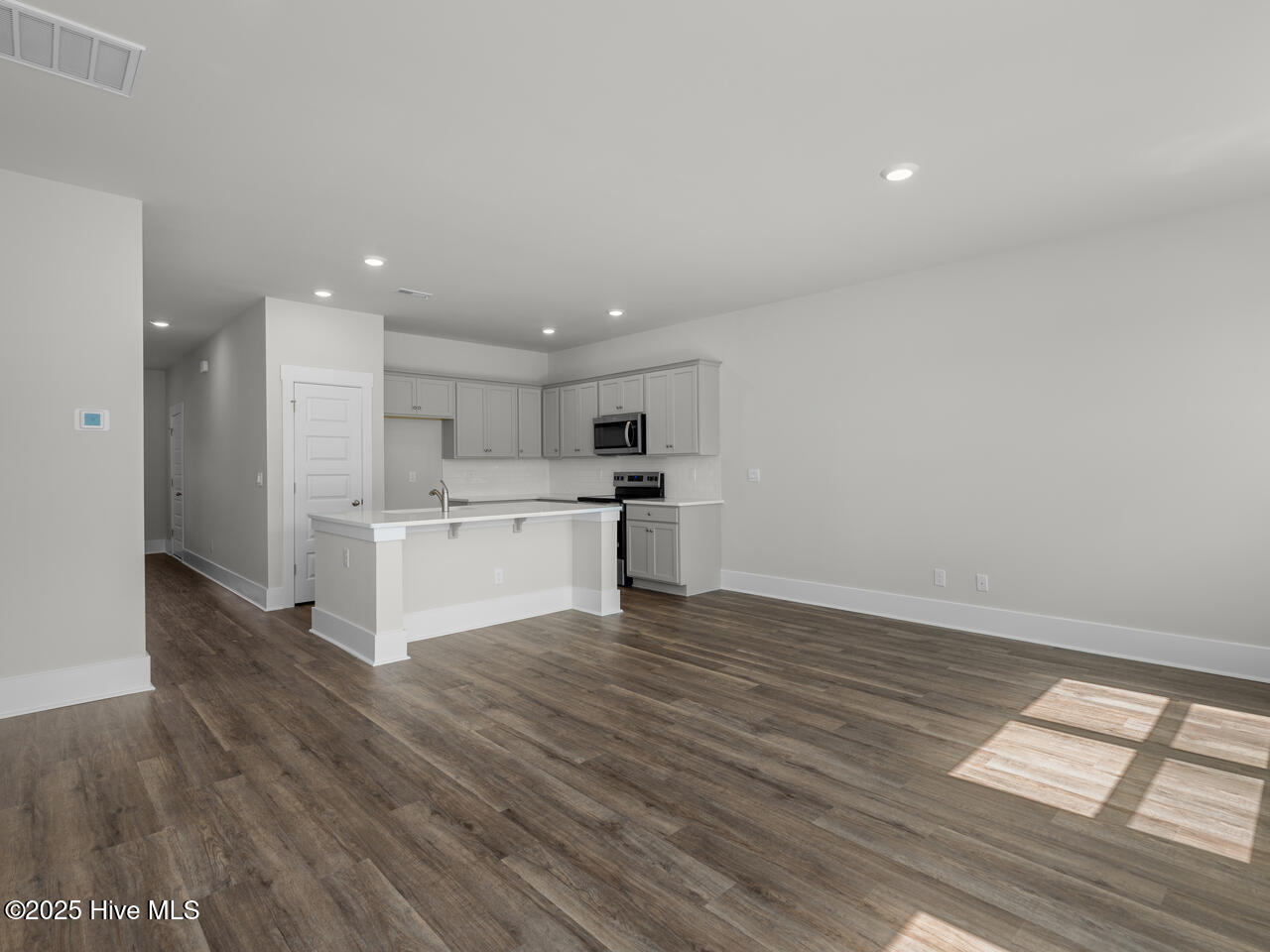 100508448 | Photo 14