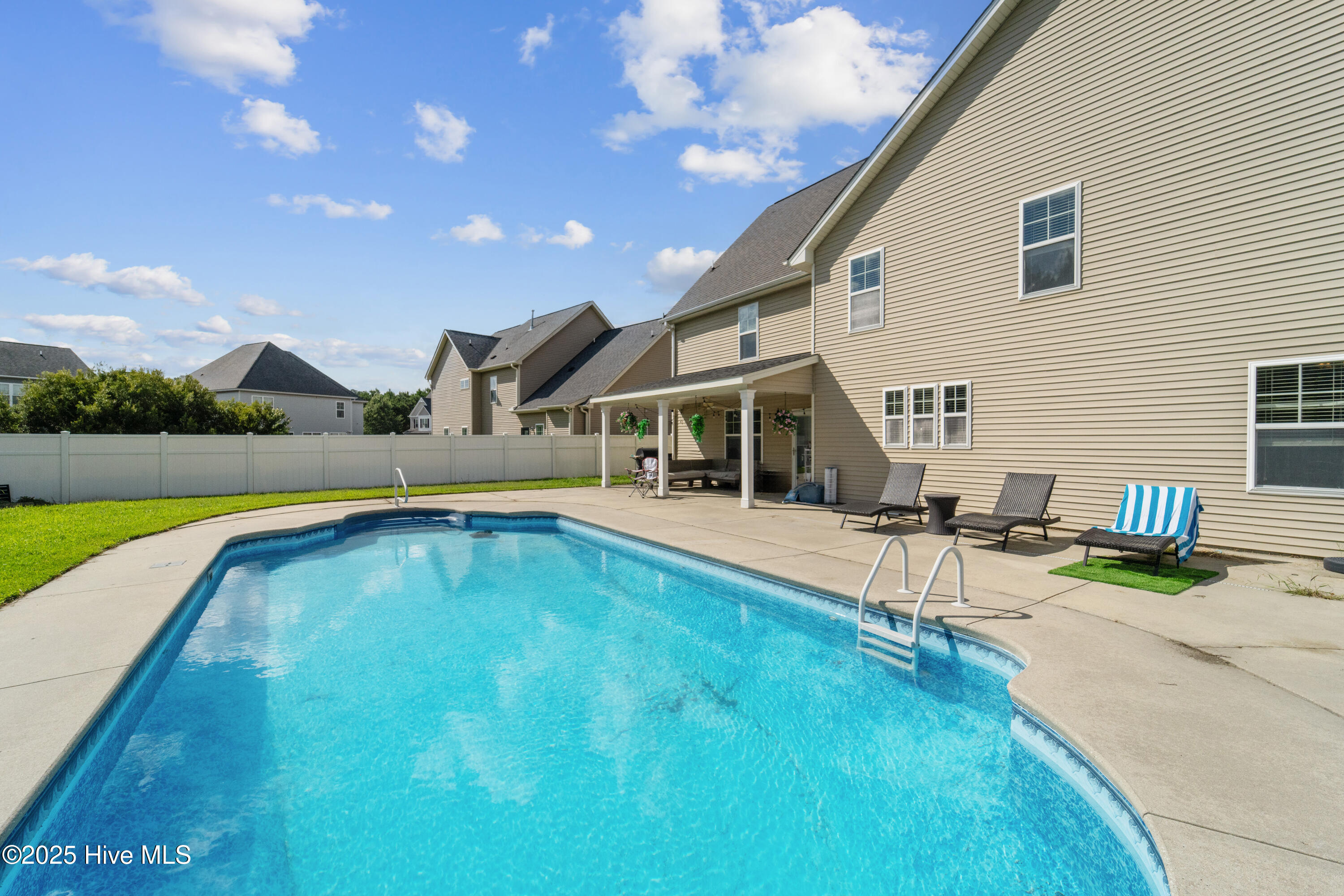 100516932 | Photo 68