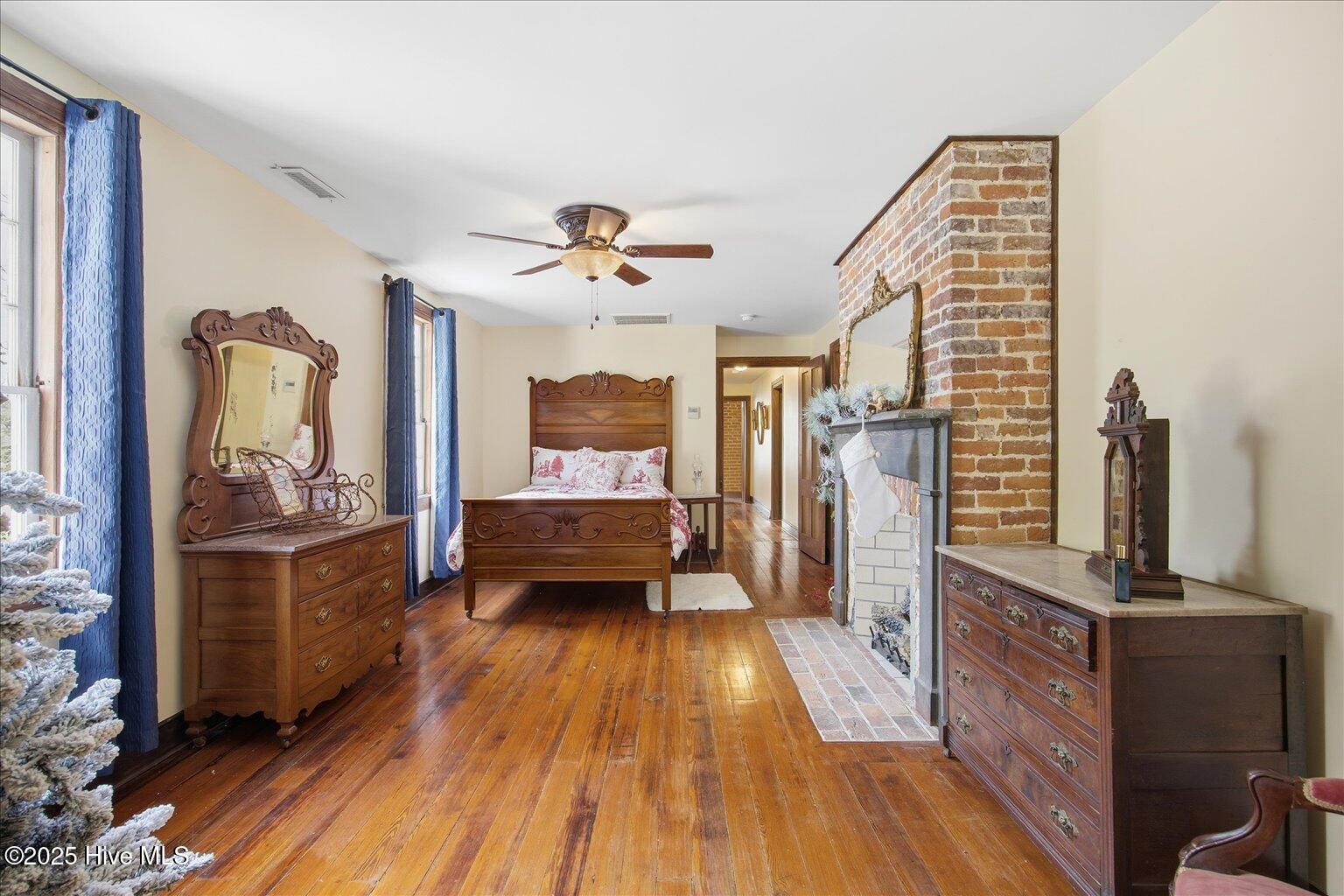 100545633 | Photo 50