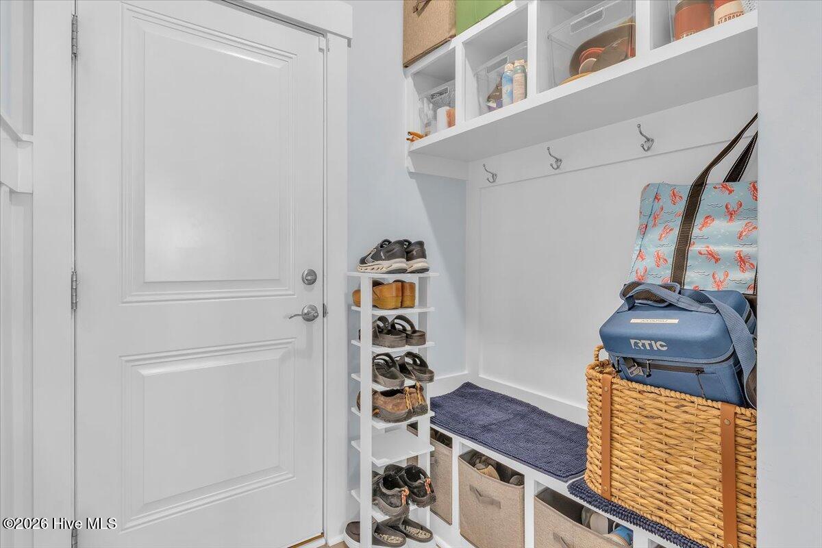 100569276 | Photo 22