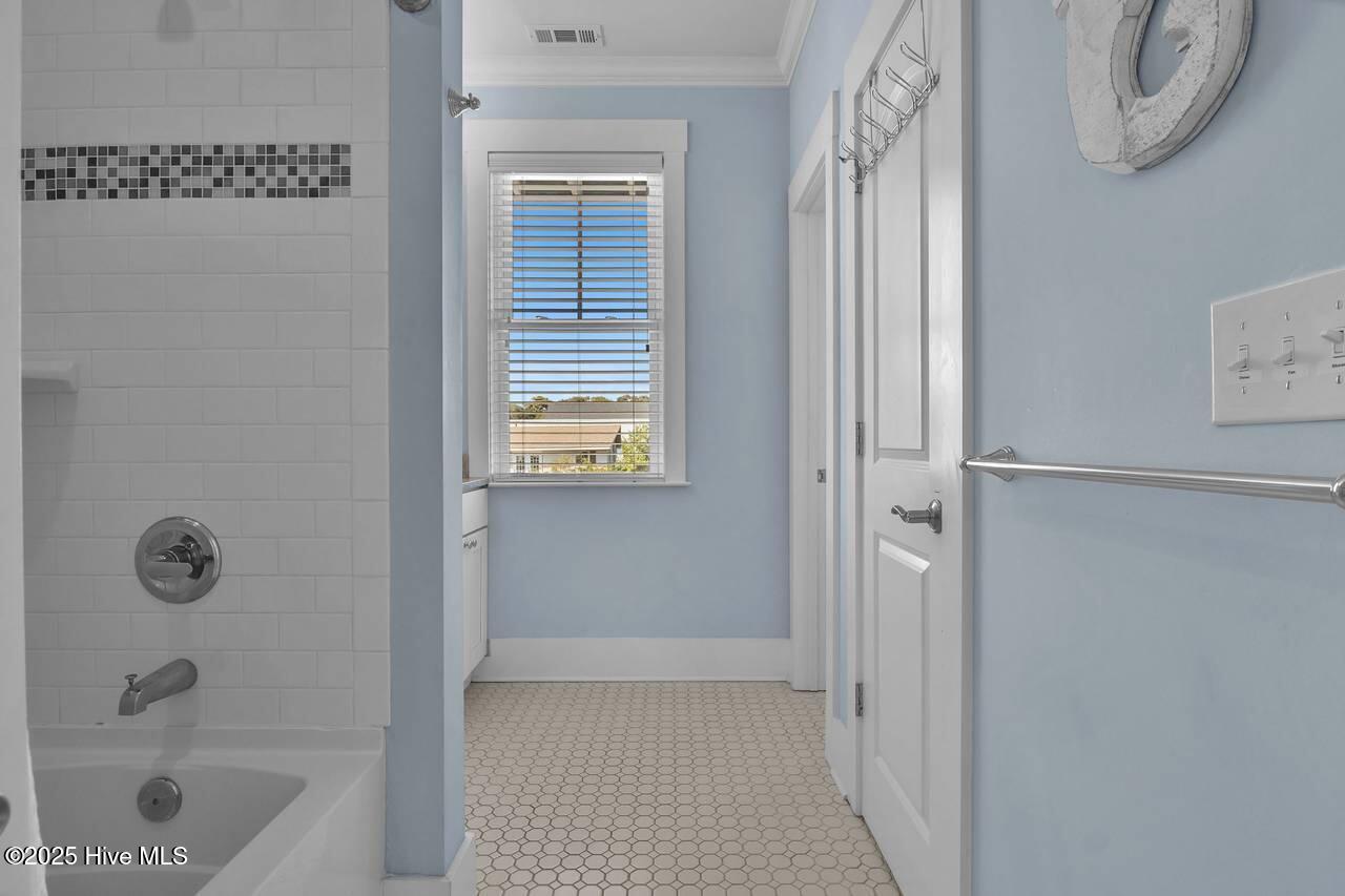 100543948 | Photo 30