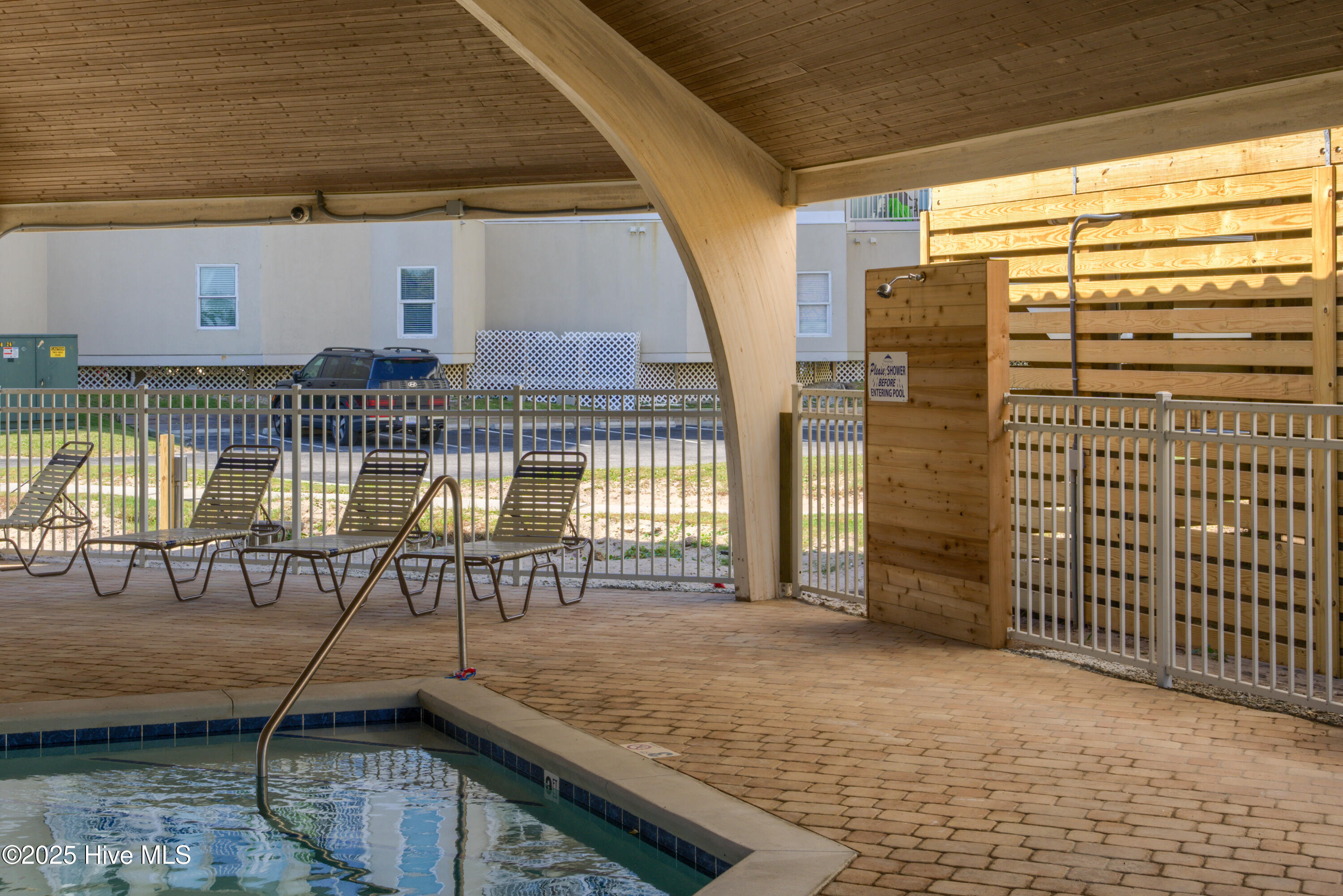 100521516 | Photo 33