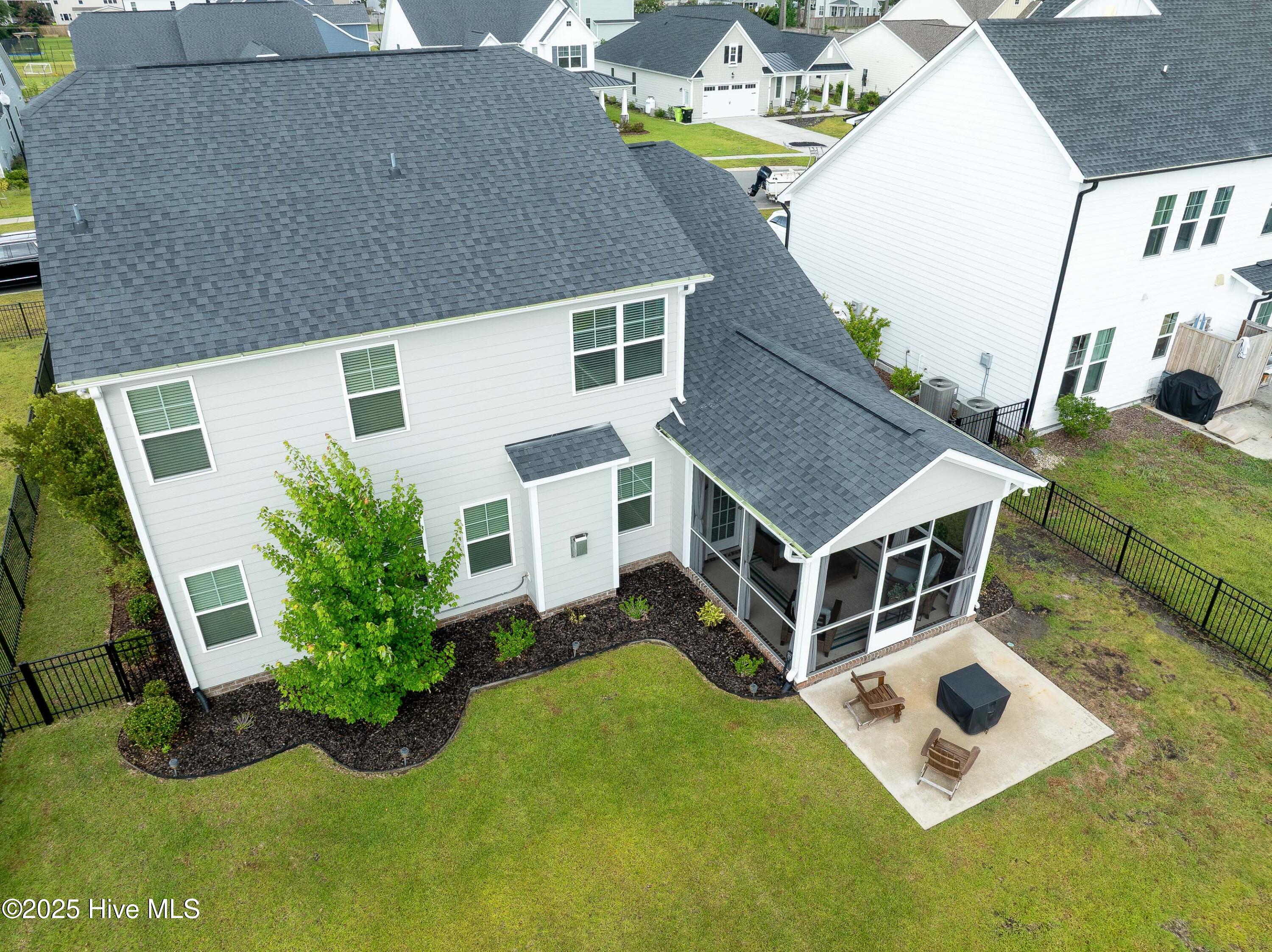 100520061 | Photo 36