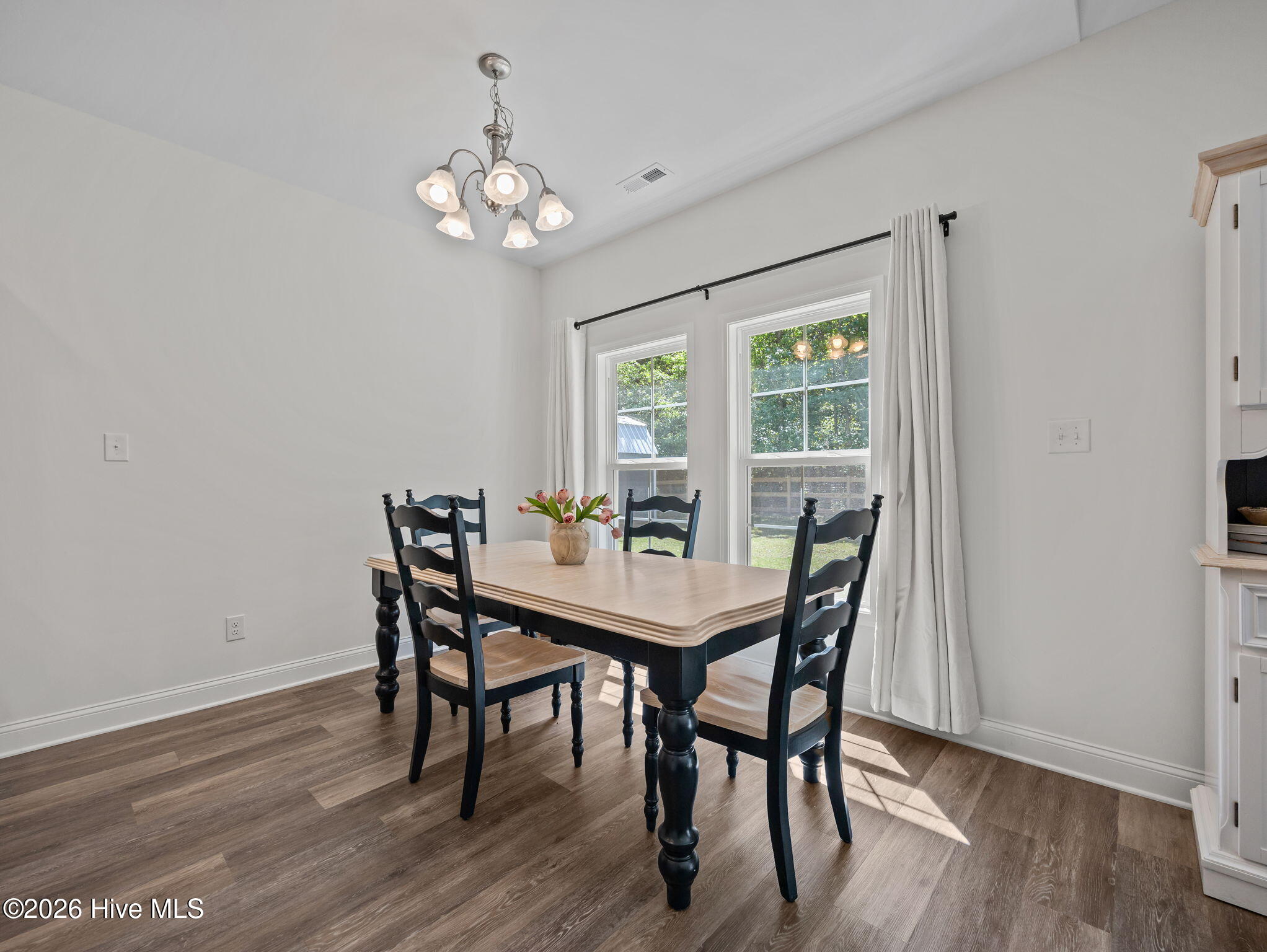 100569274 | Photo 12