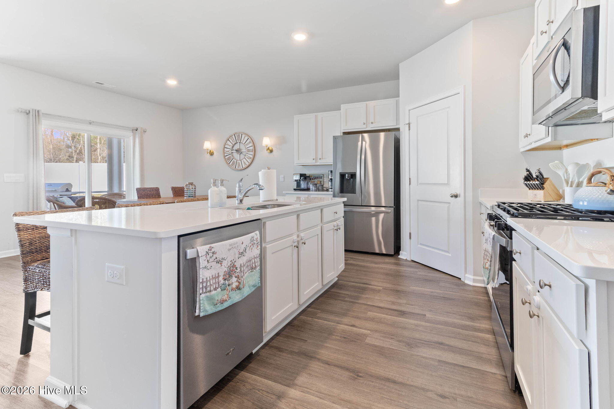 100561989 | Photo 15