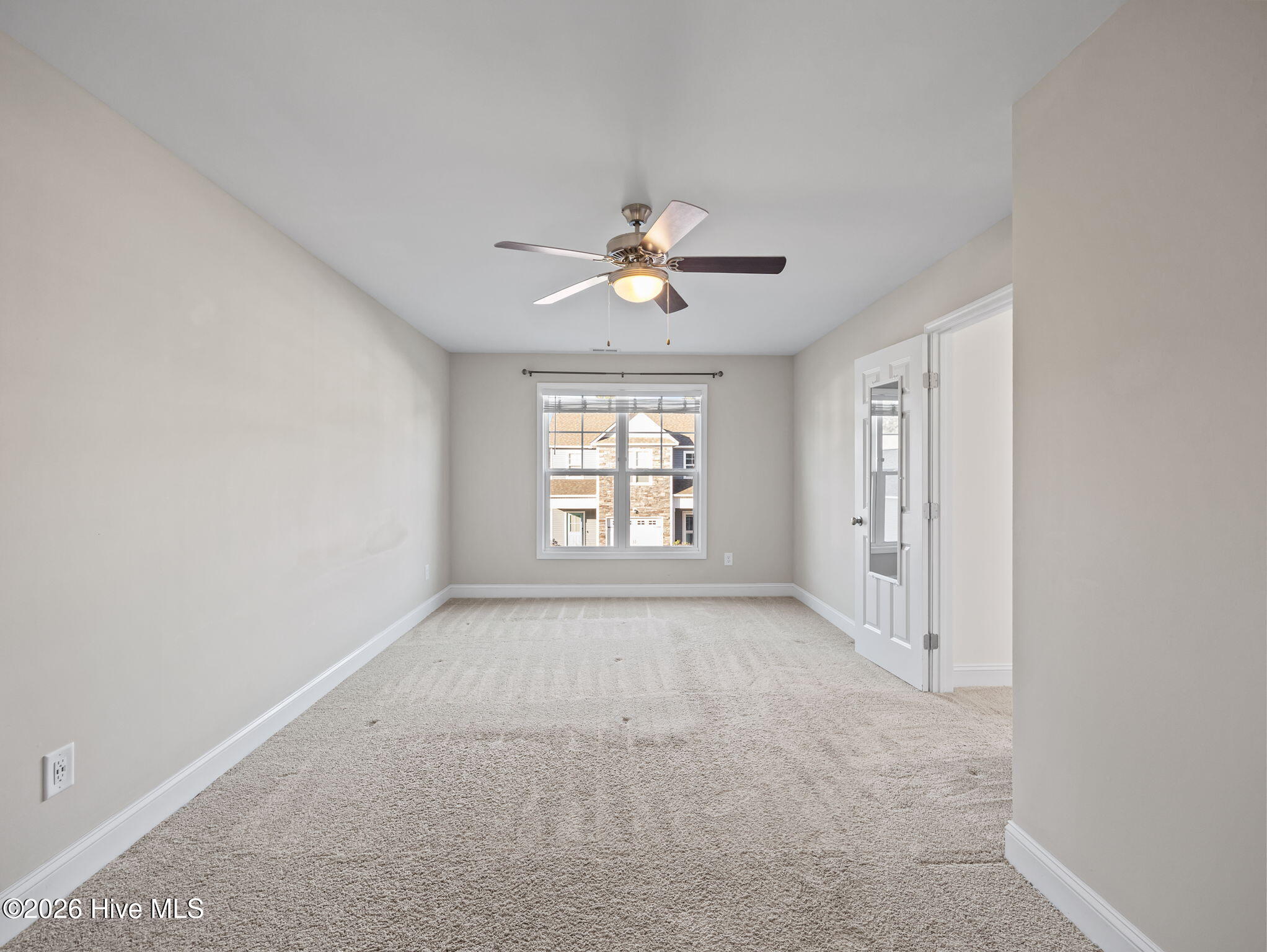 100565324 | Photo 24