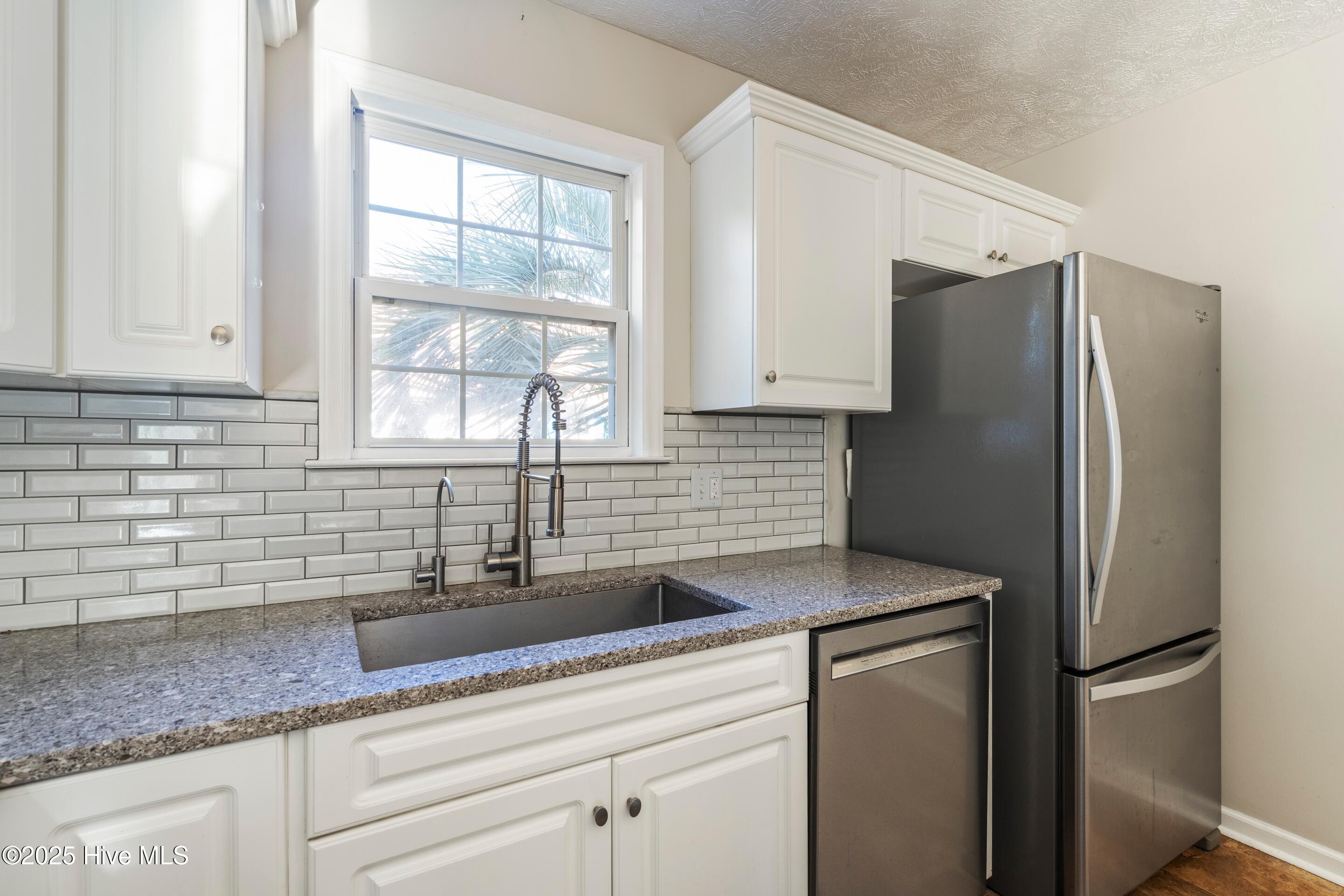 100536584 | Photo 16