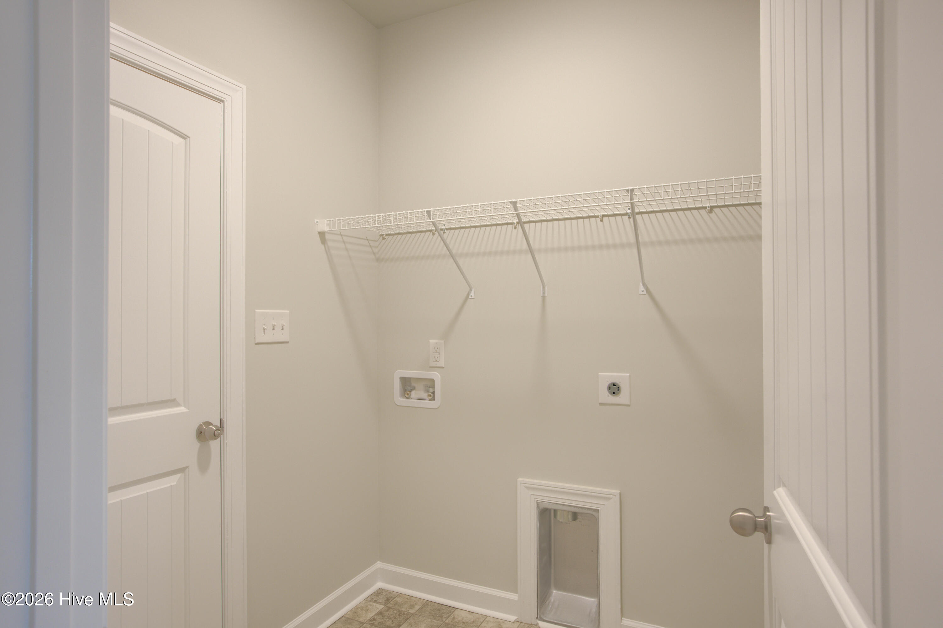 100526945 | Photo 17