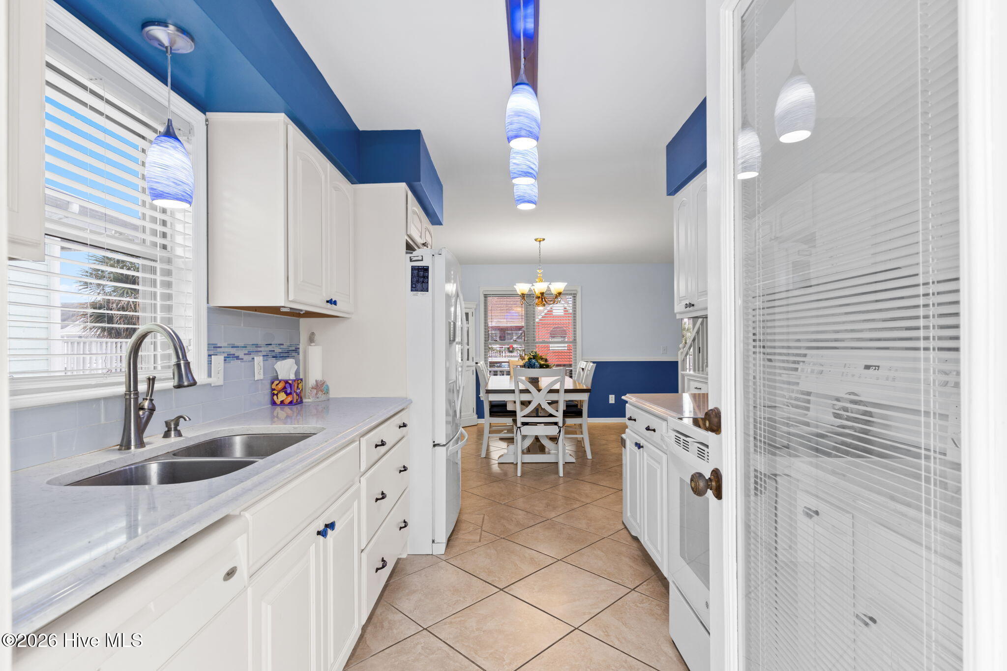 100550853 | Photo 22