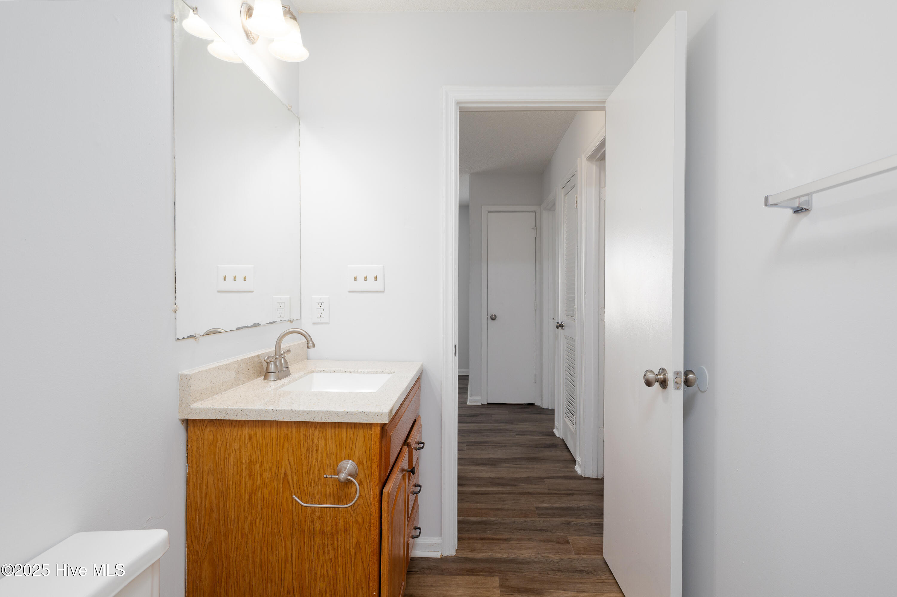 100567118 | Photo 15