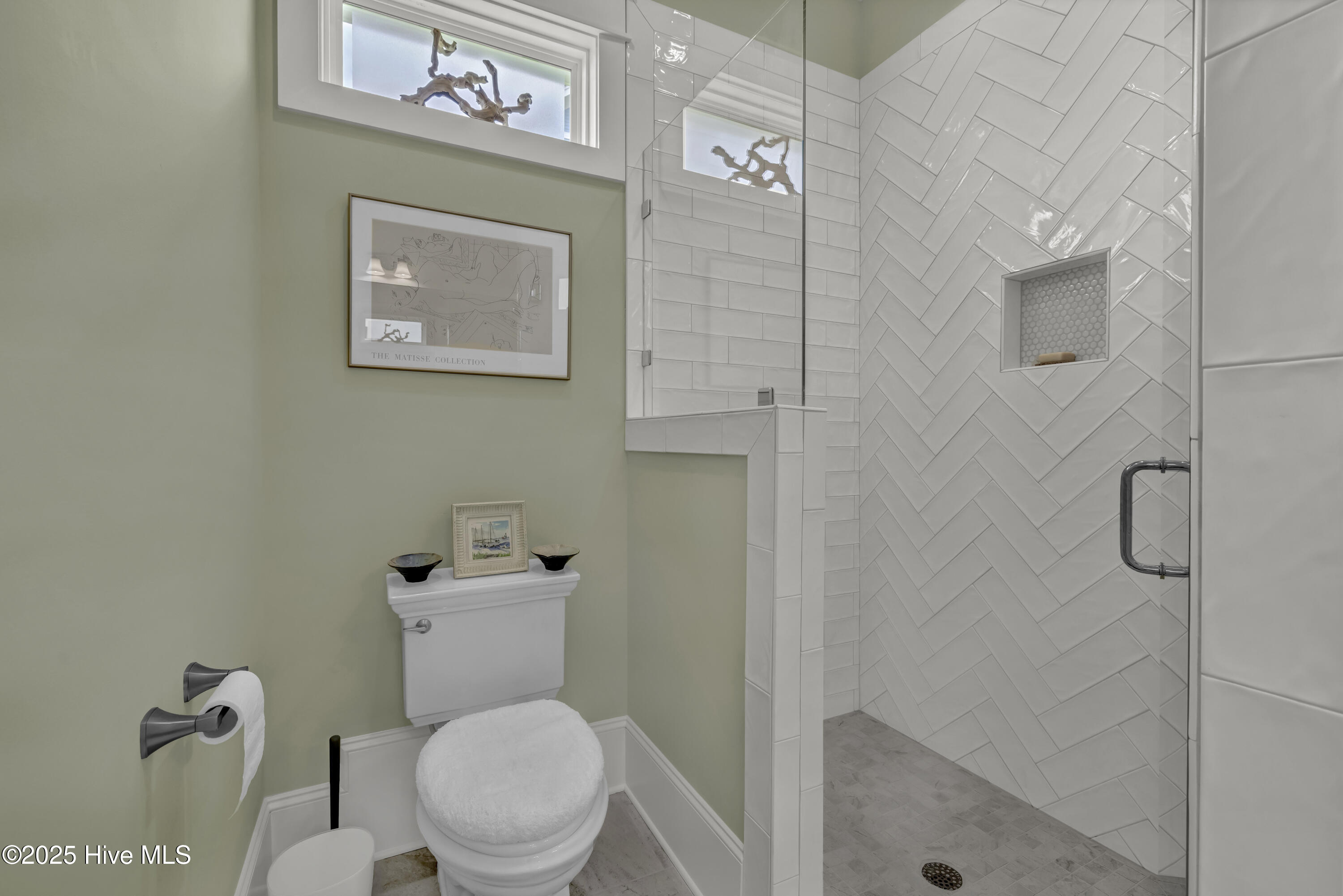 100537011 | Photo 46