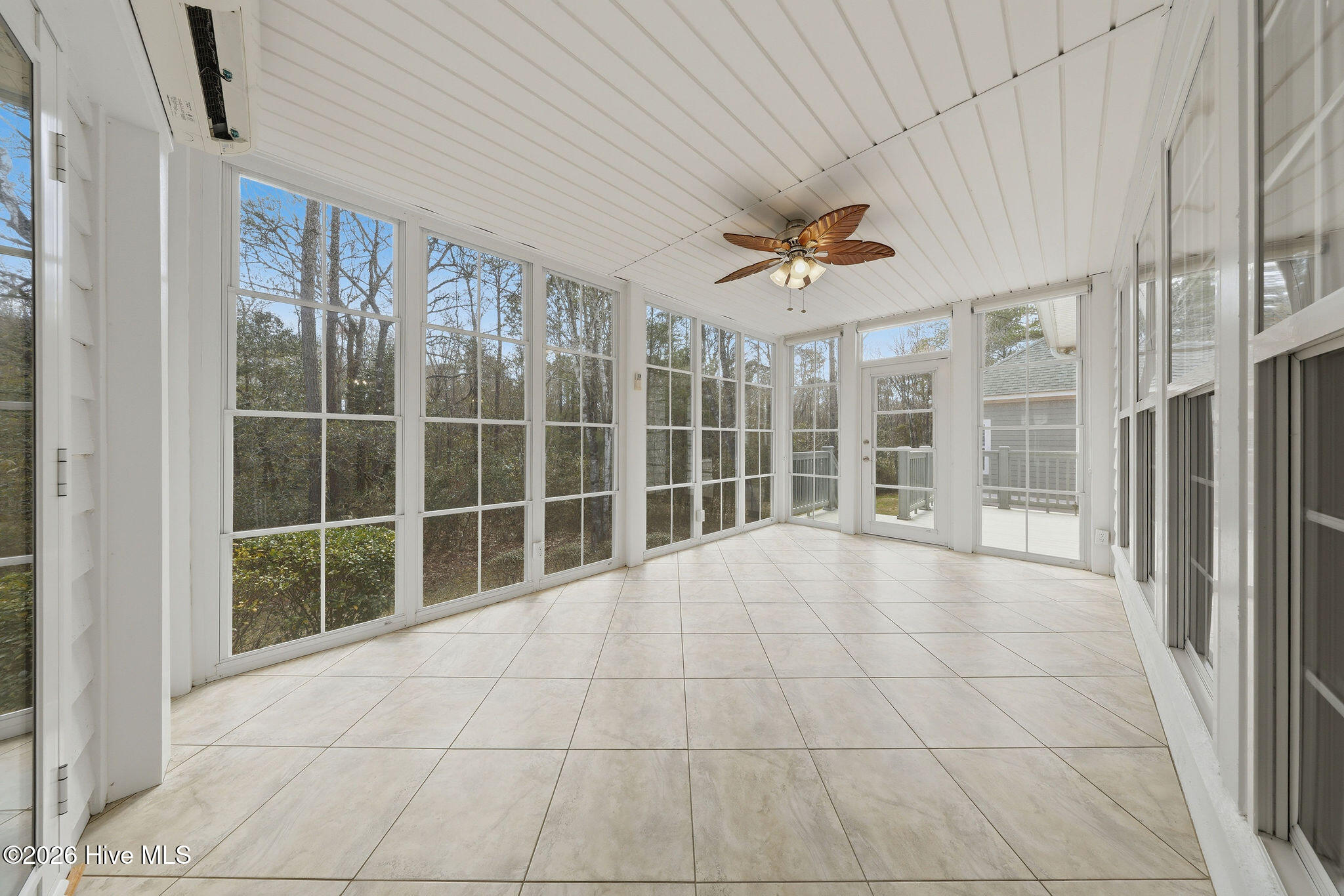 100560858 | Photo 22