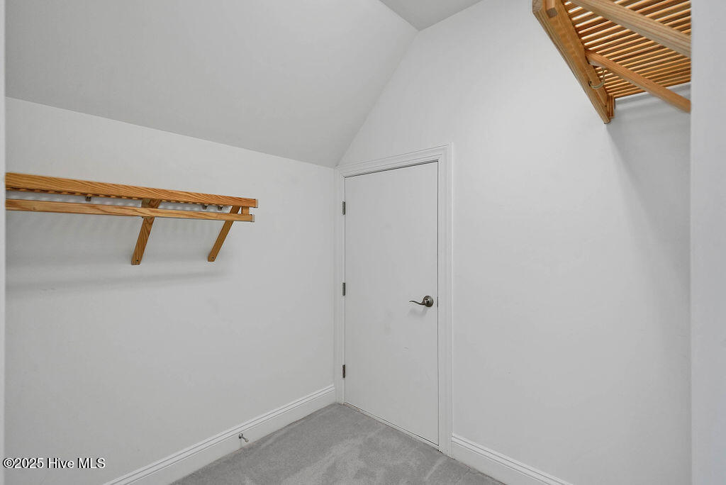 100550023 | Photo 43