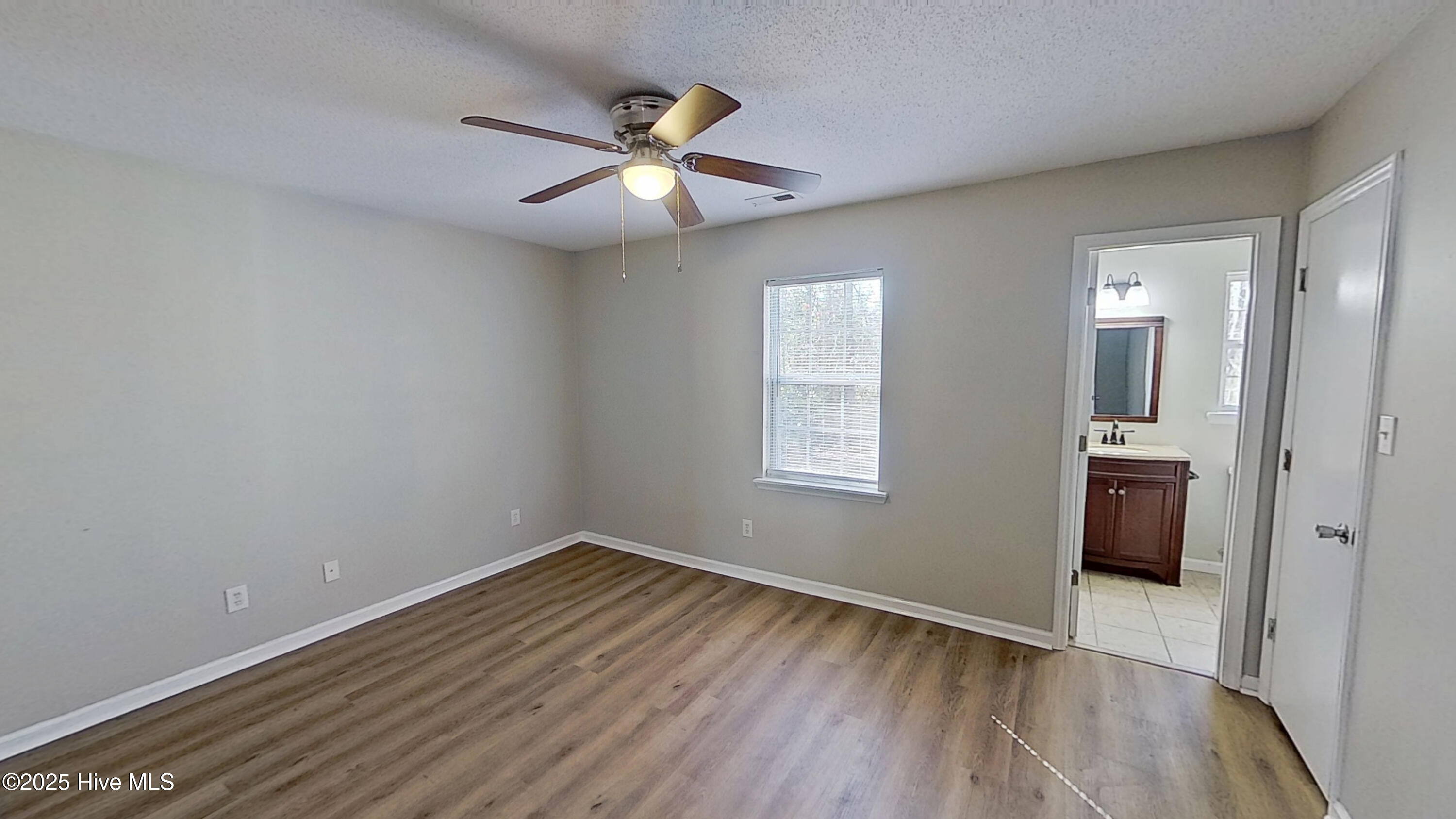 100550449 | Photo 10