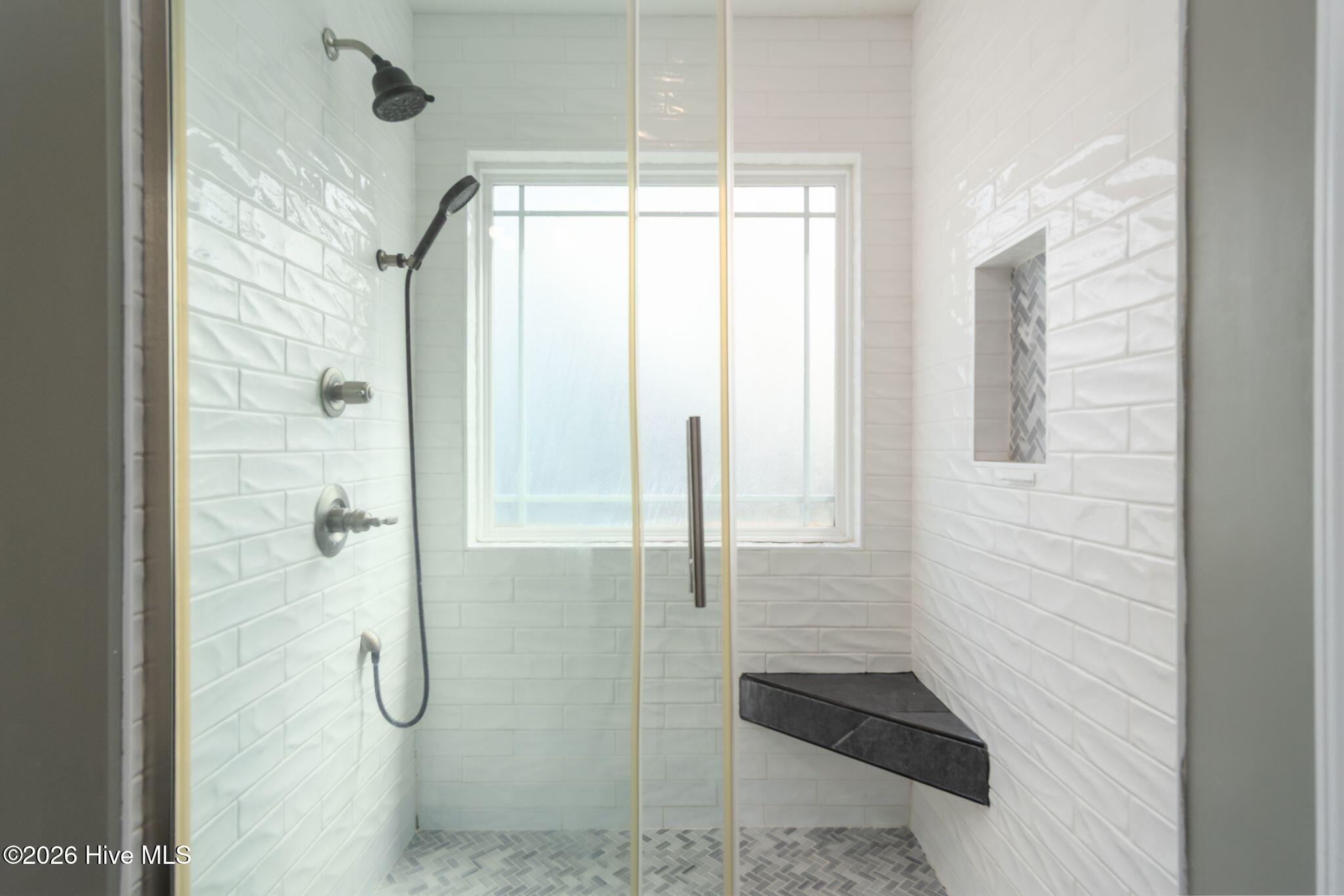 100566459 | Photo 30