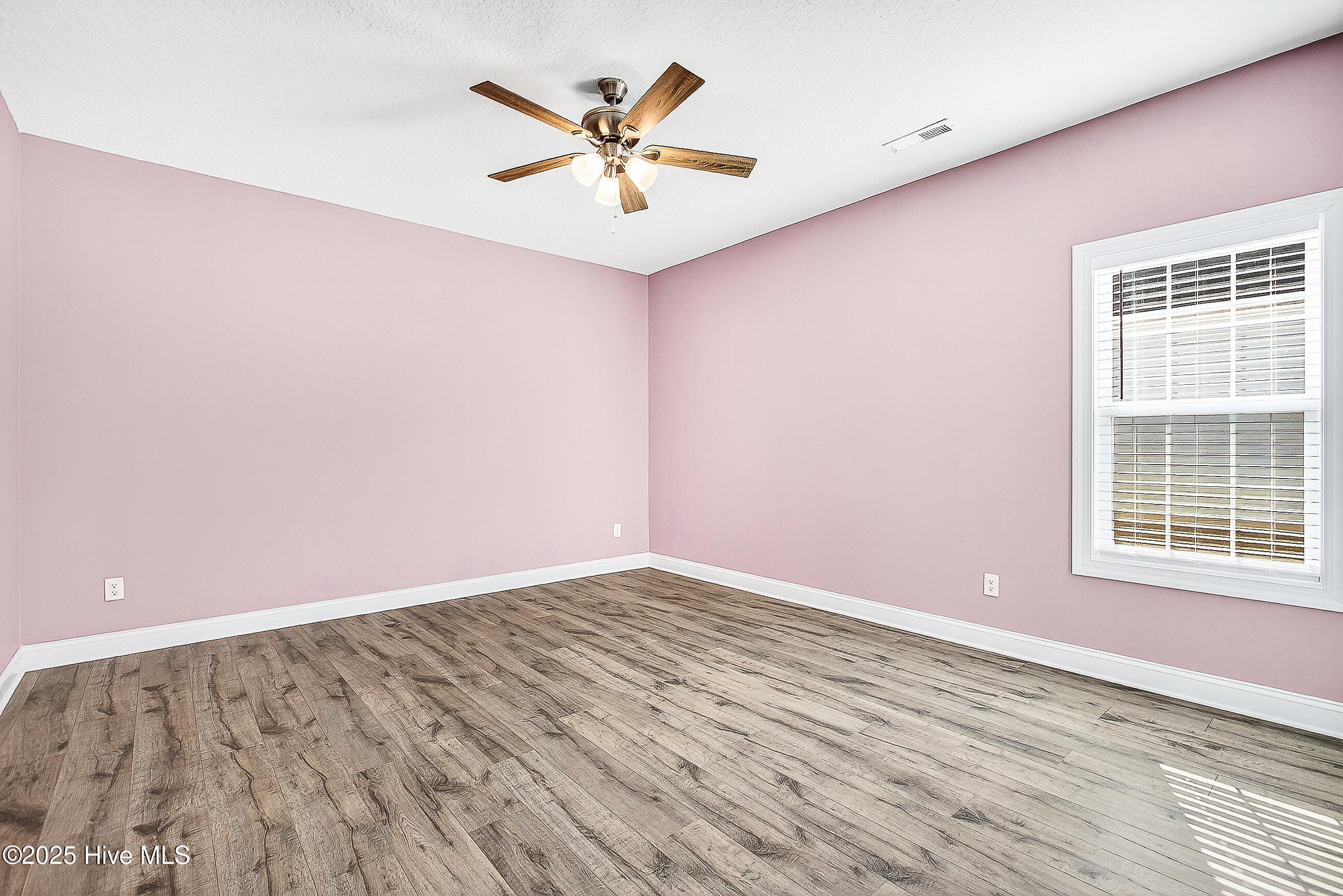 100539461 | Photo 23