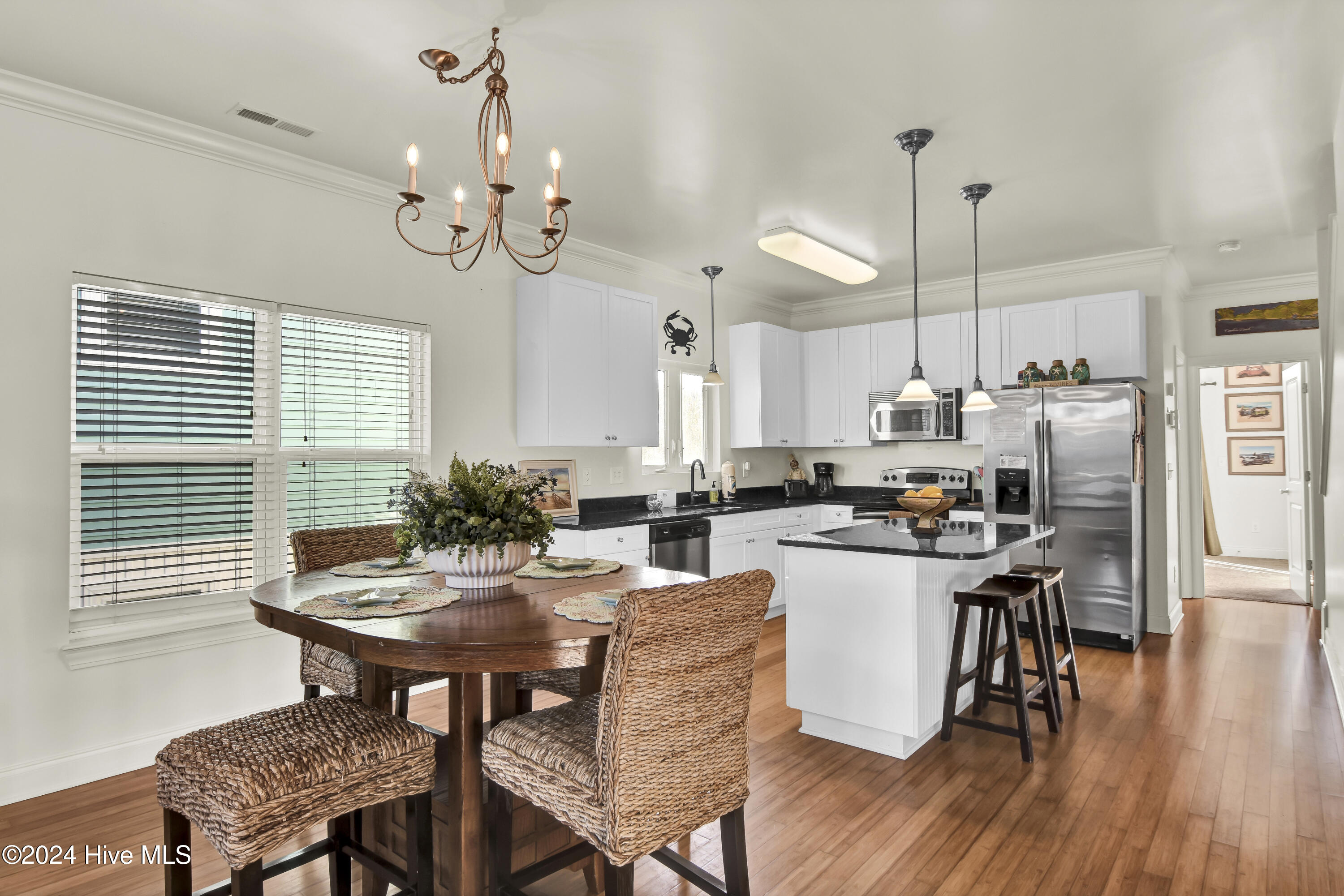 100475790 | Photo 12