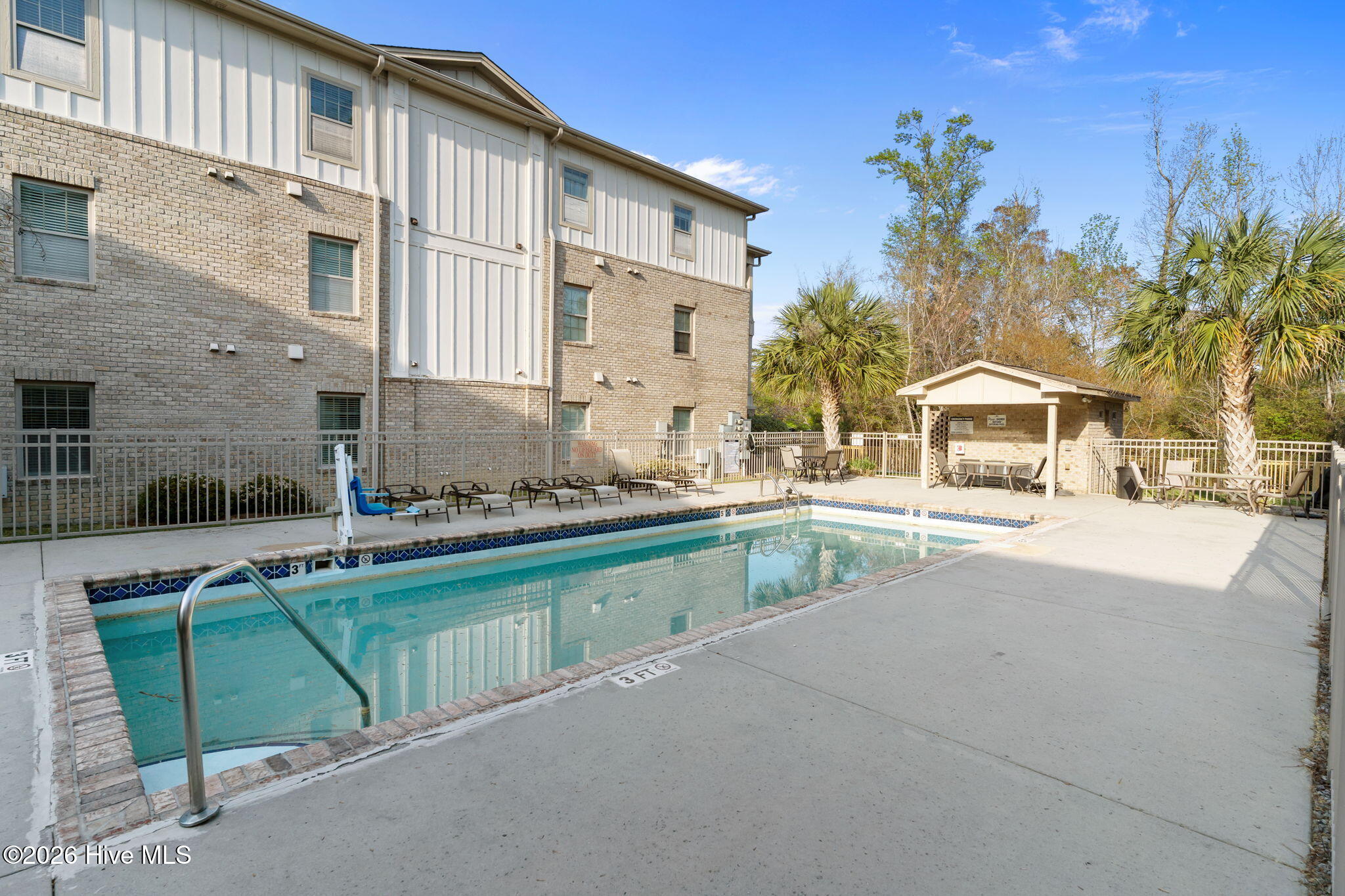 100562756 | Photo 37